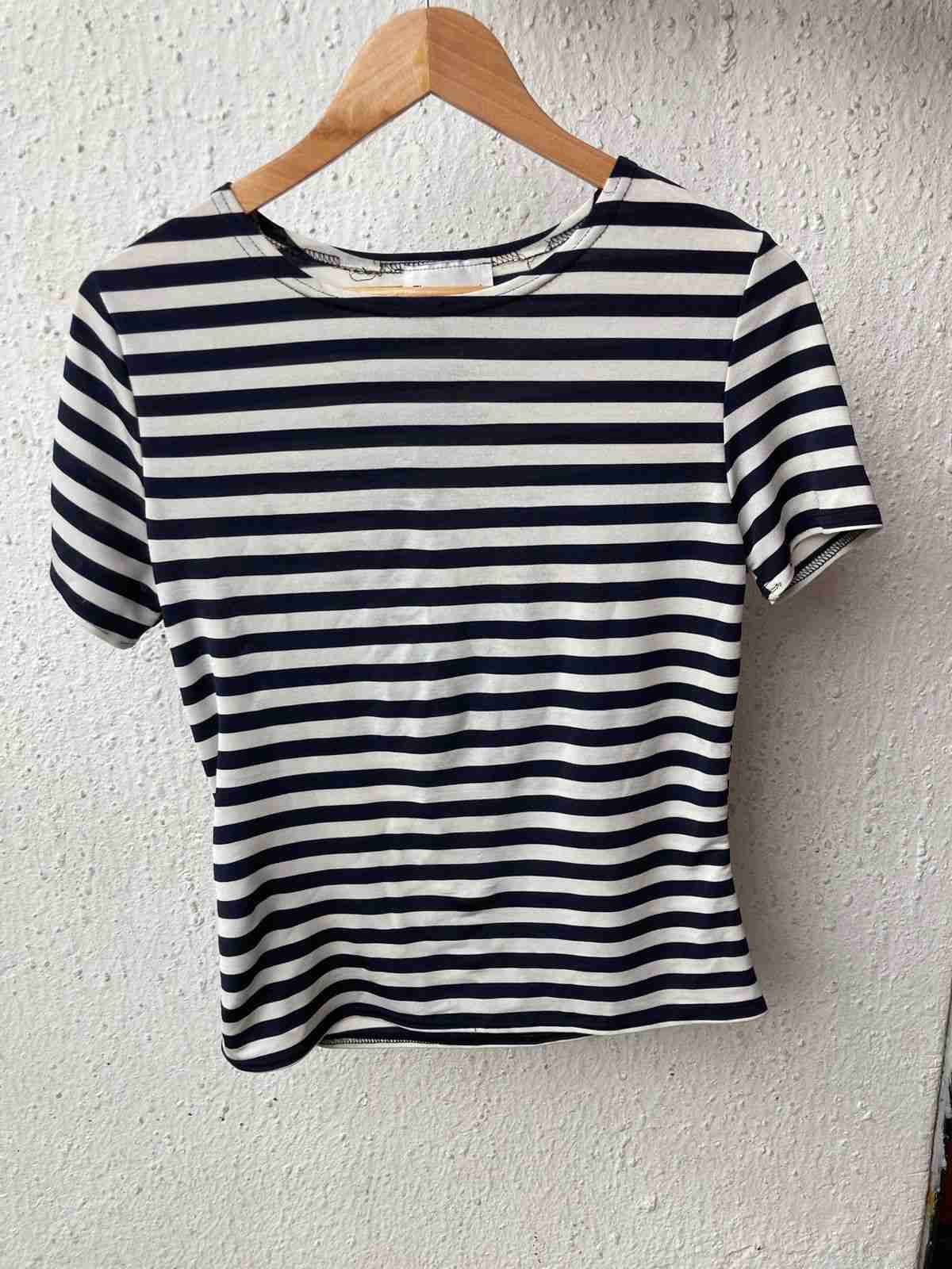 Polera rayada blanca y negra - miniatura 1