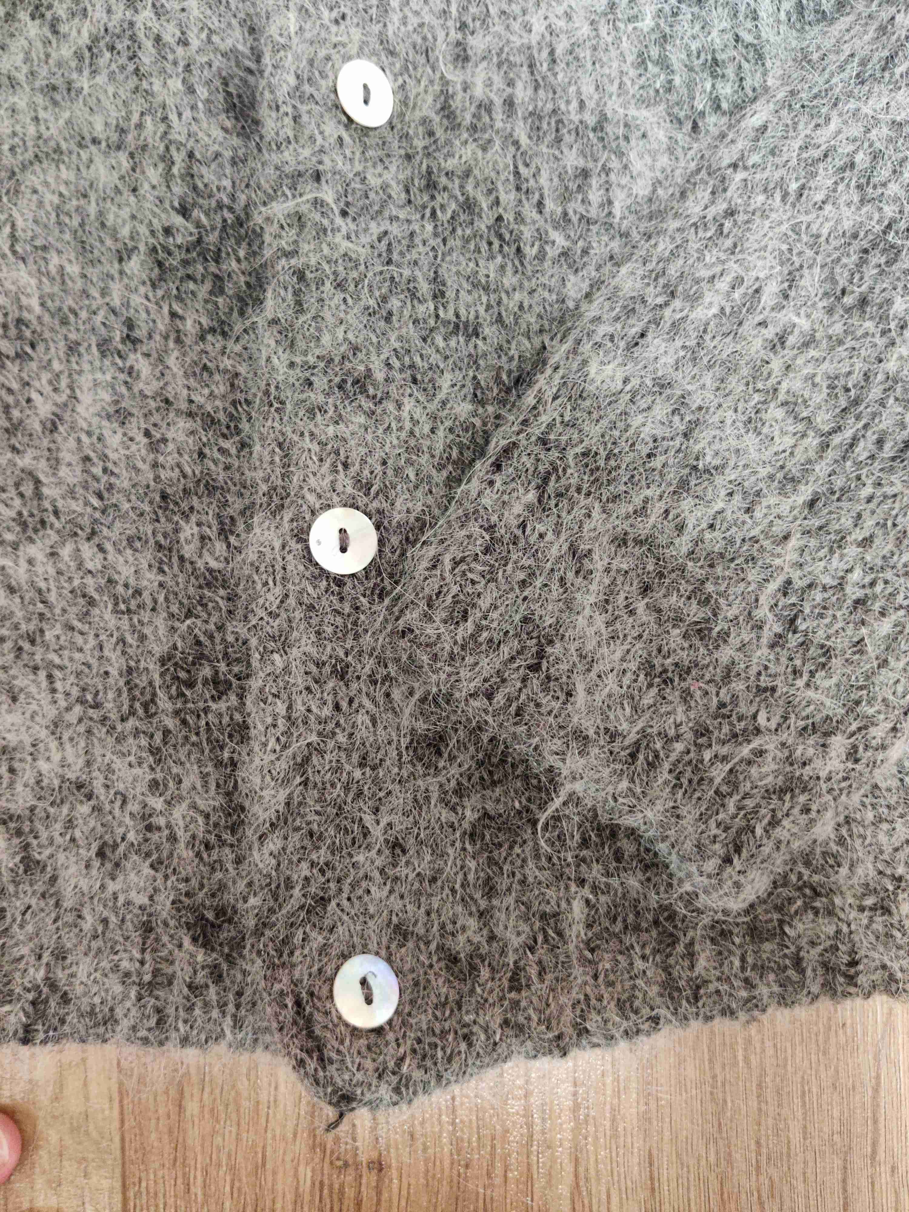 Chaleco lana grisangora botones madre perla - miniatura 3