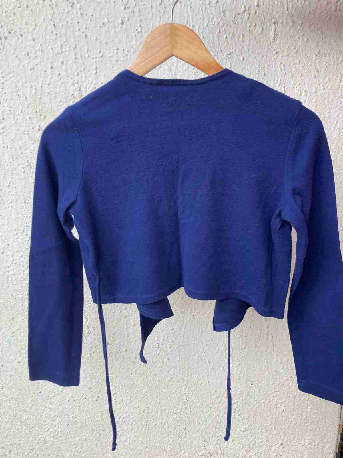 Cardigan azul con bordado - miniatura 2