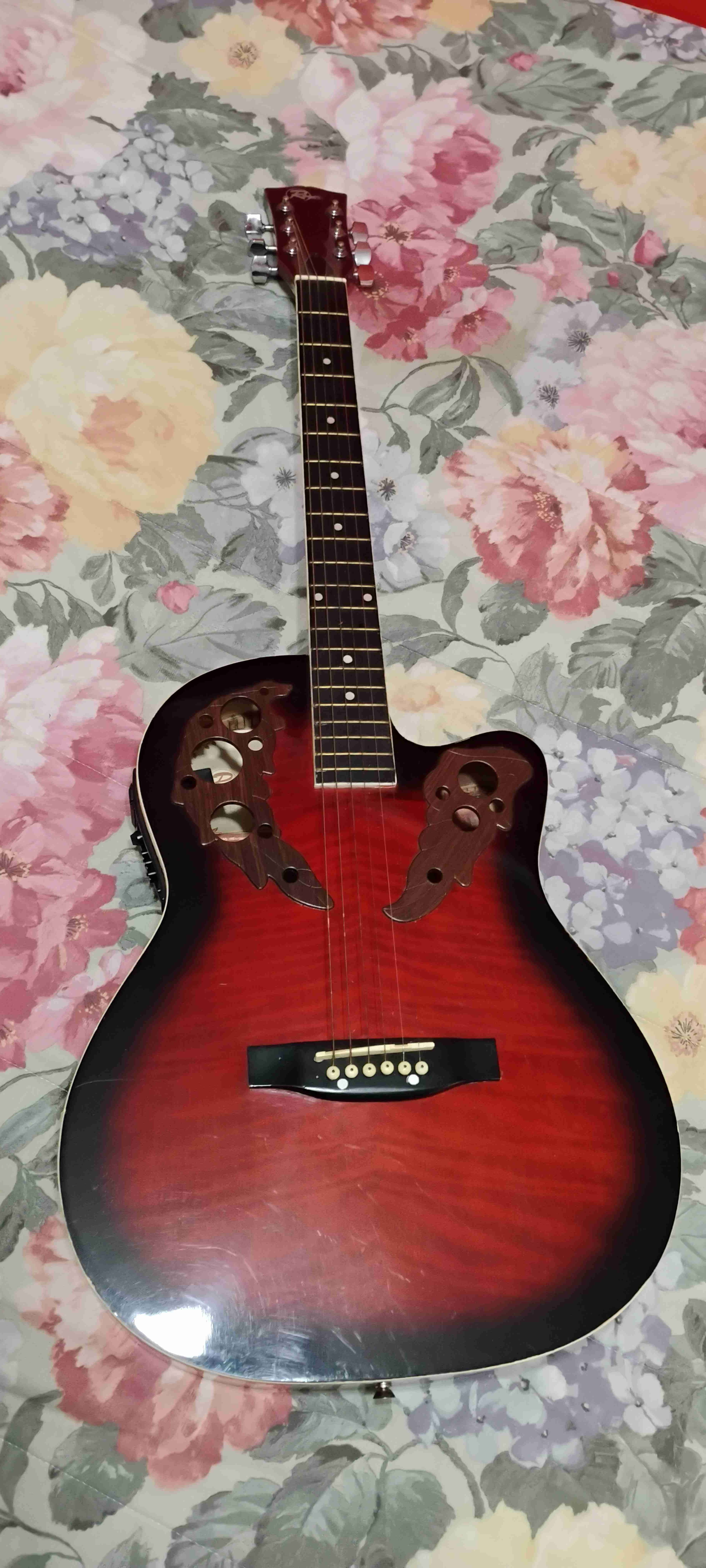 Guitarra electroacústica roja - miniatura 2