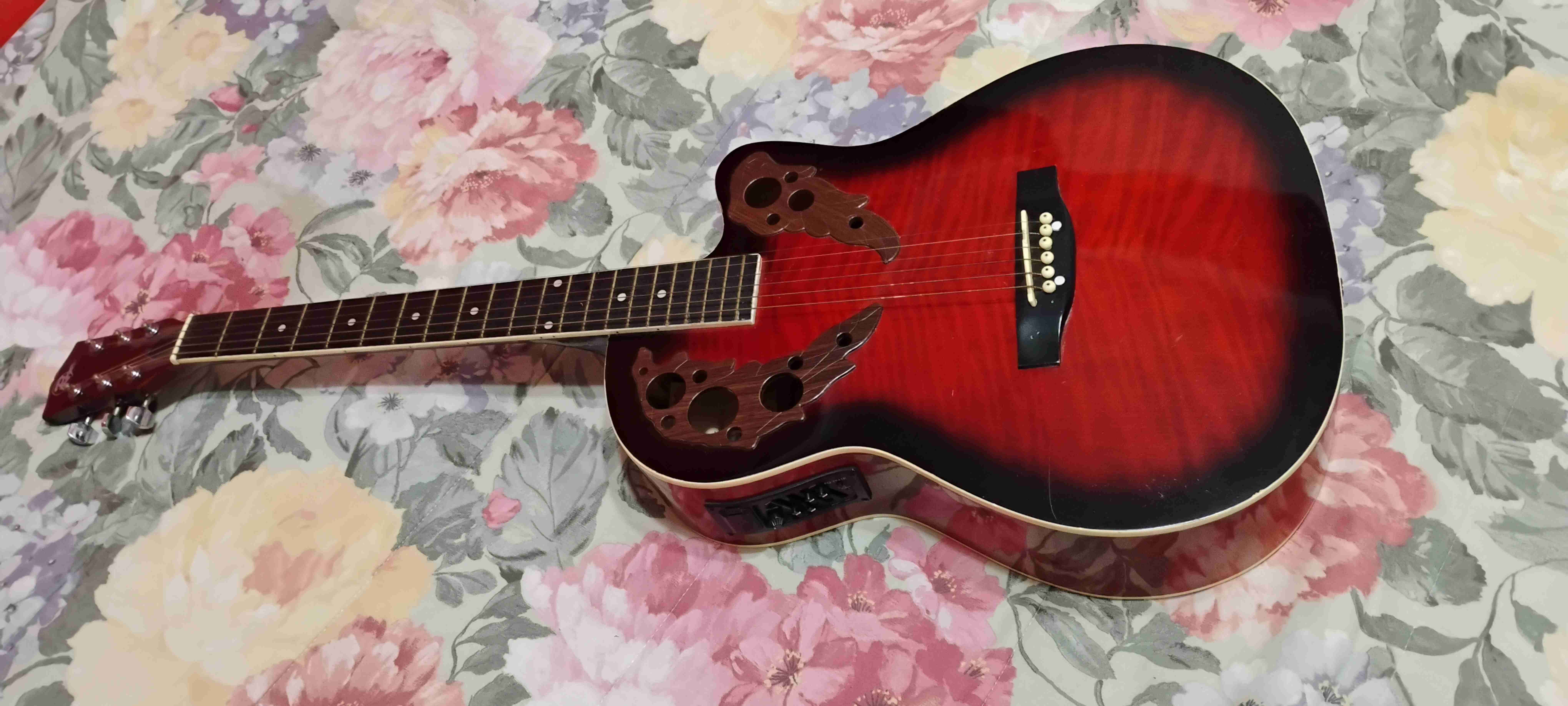 Guitarra electroacústica roja - miniatura 3