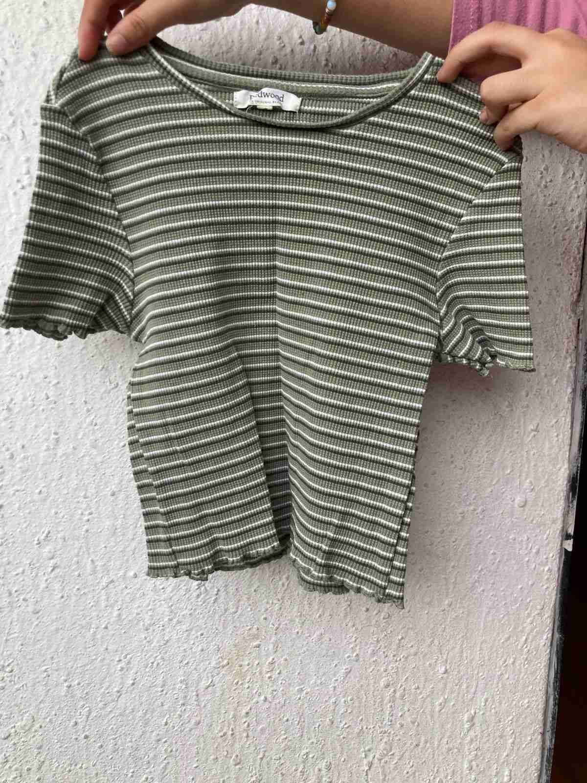 Polera a rayas verde y blanca - miniatura 1