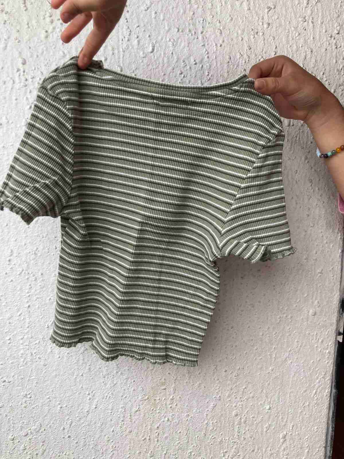 Polera a rayas verde y blanca - miniatura 2