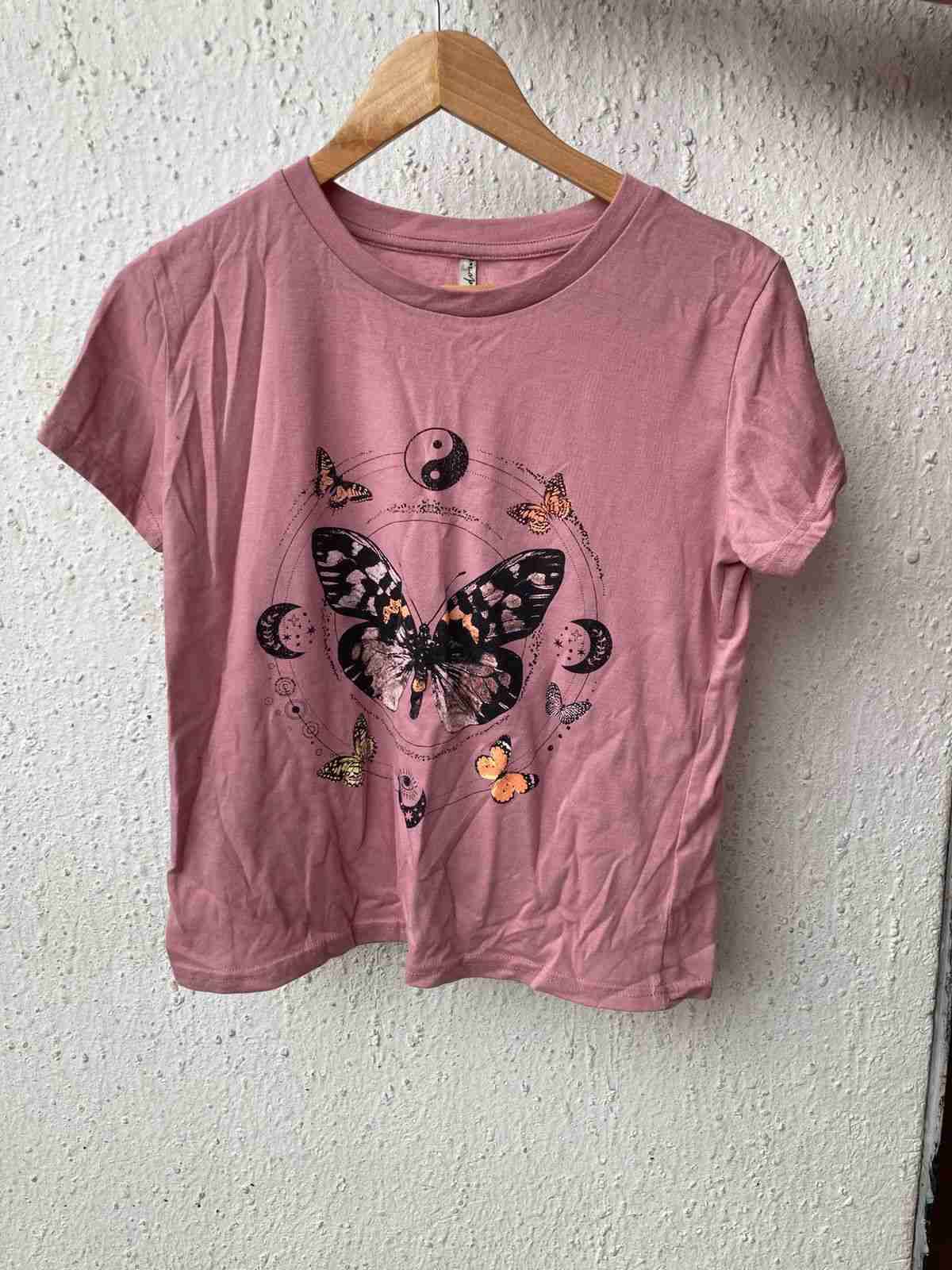 Polera rosada con mariposas - miniatura 1