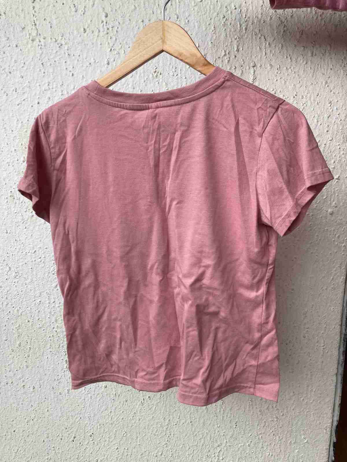 Polera rosada con mariposas - miniatura 2