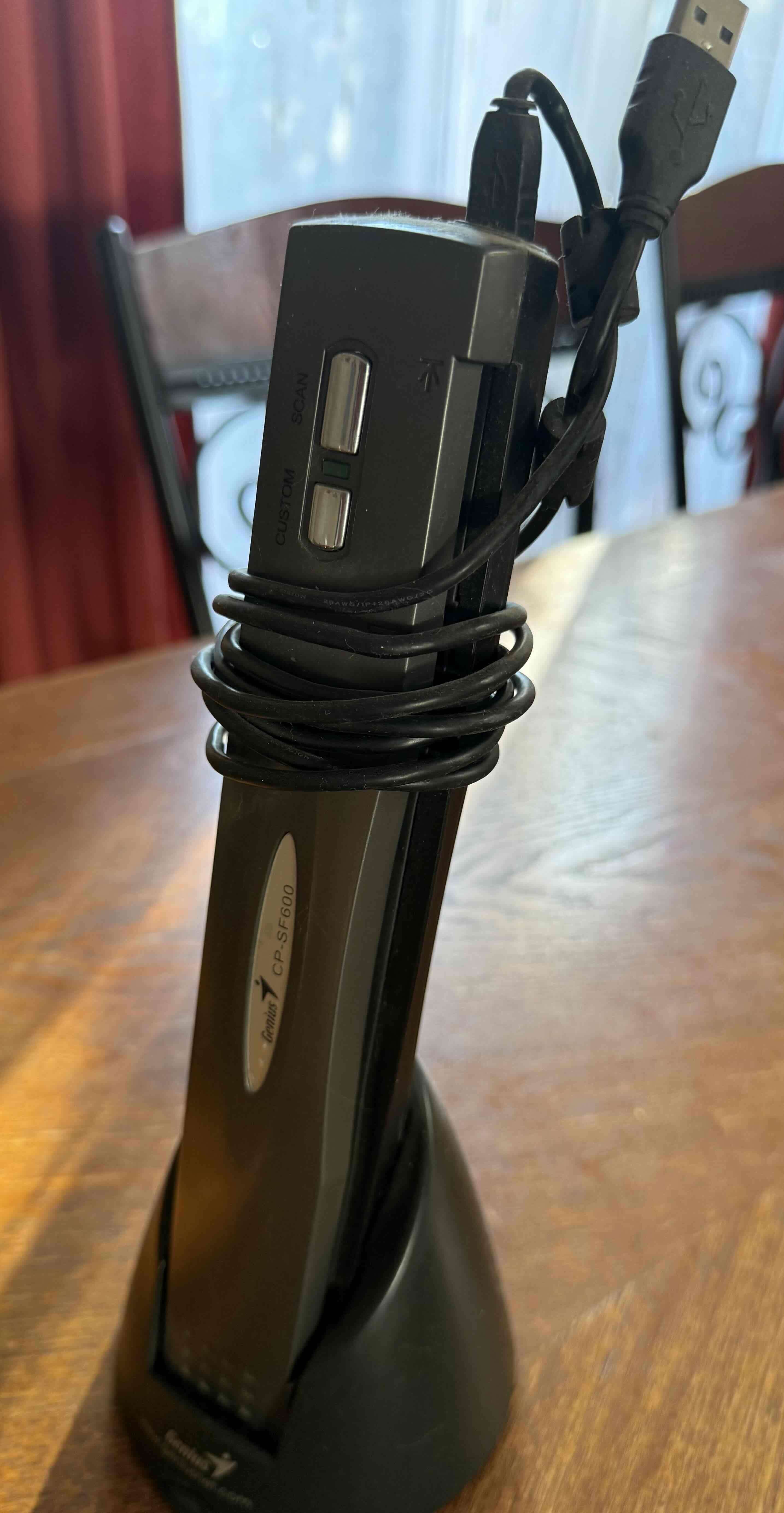 Escáner portátil Genius CP-SF600