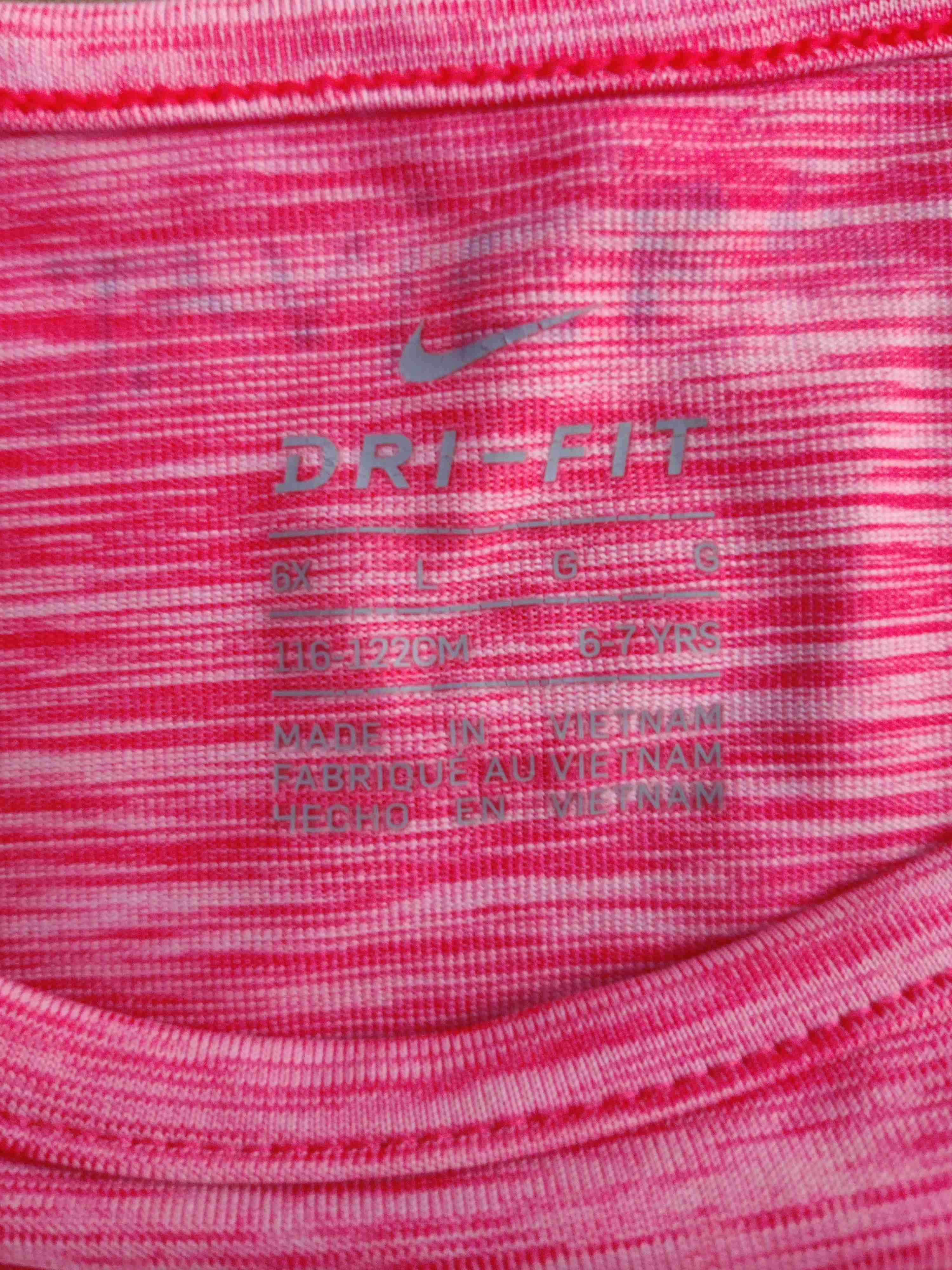 Polera Nike deportiva Dri- Fit rosada - miniatura 2