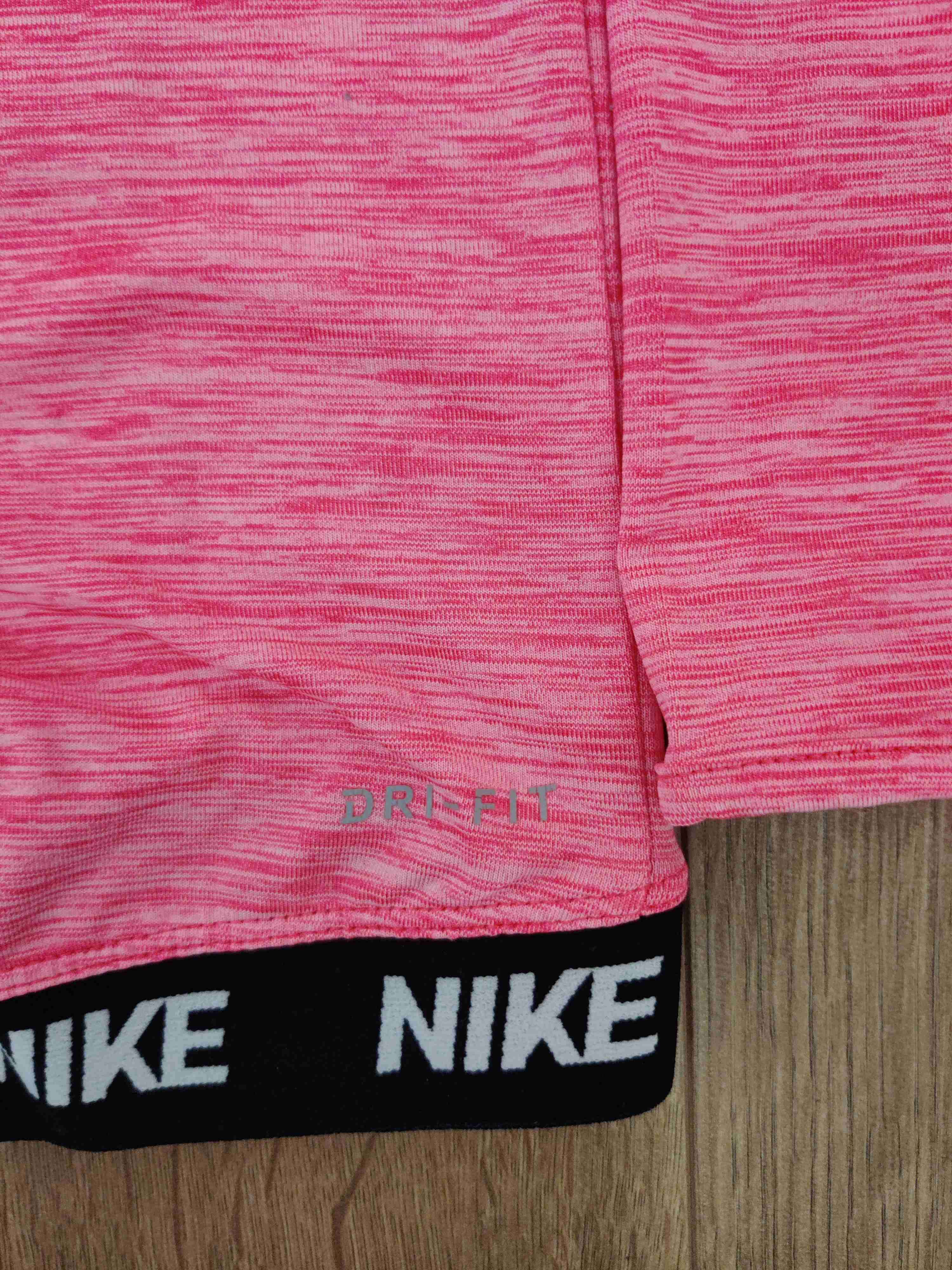Polera Nike deportiva Dri- Fit rosada - miniatura 3