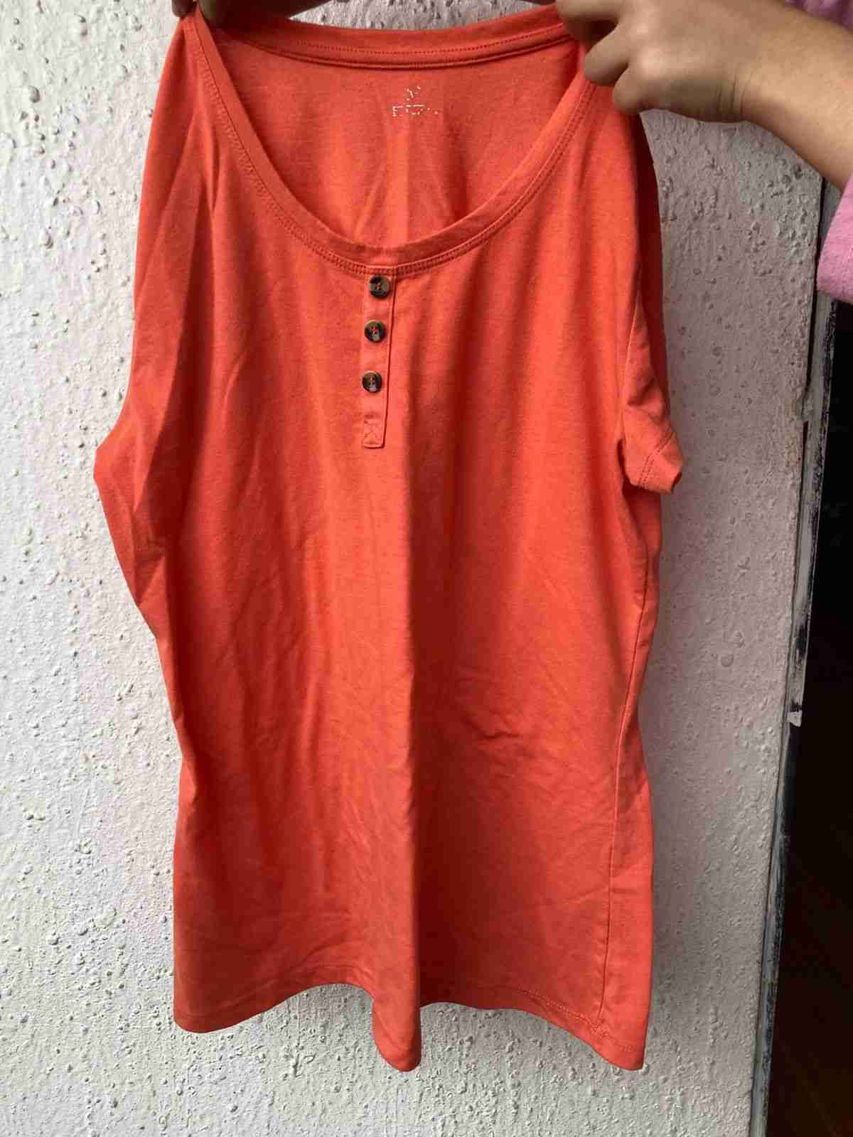 Polera naranja
