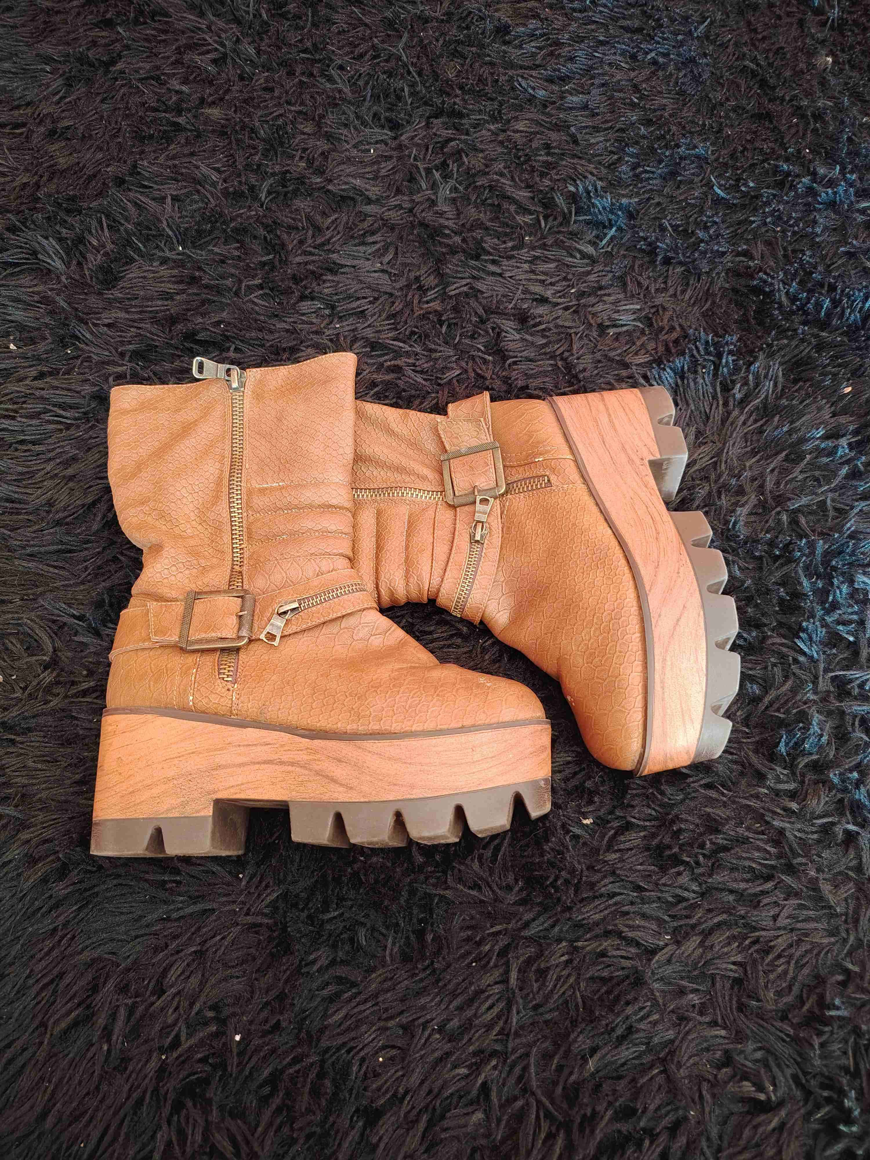 Botas de cuero marrón