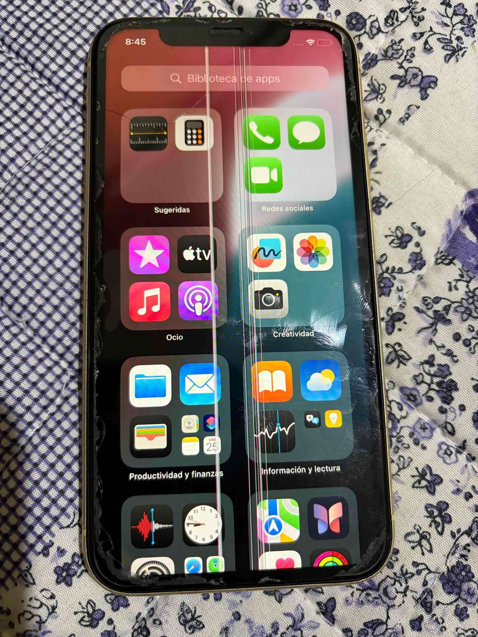 iPhone con pantalla dañada - miniatura 1
