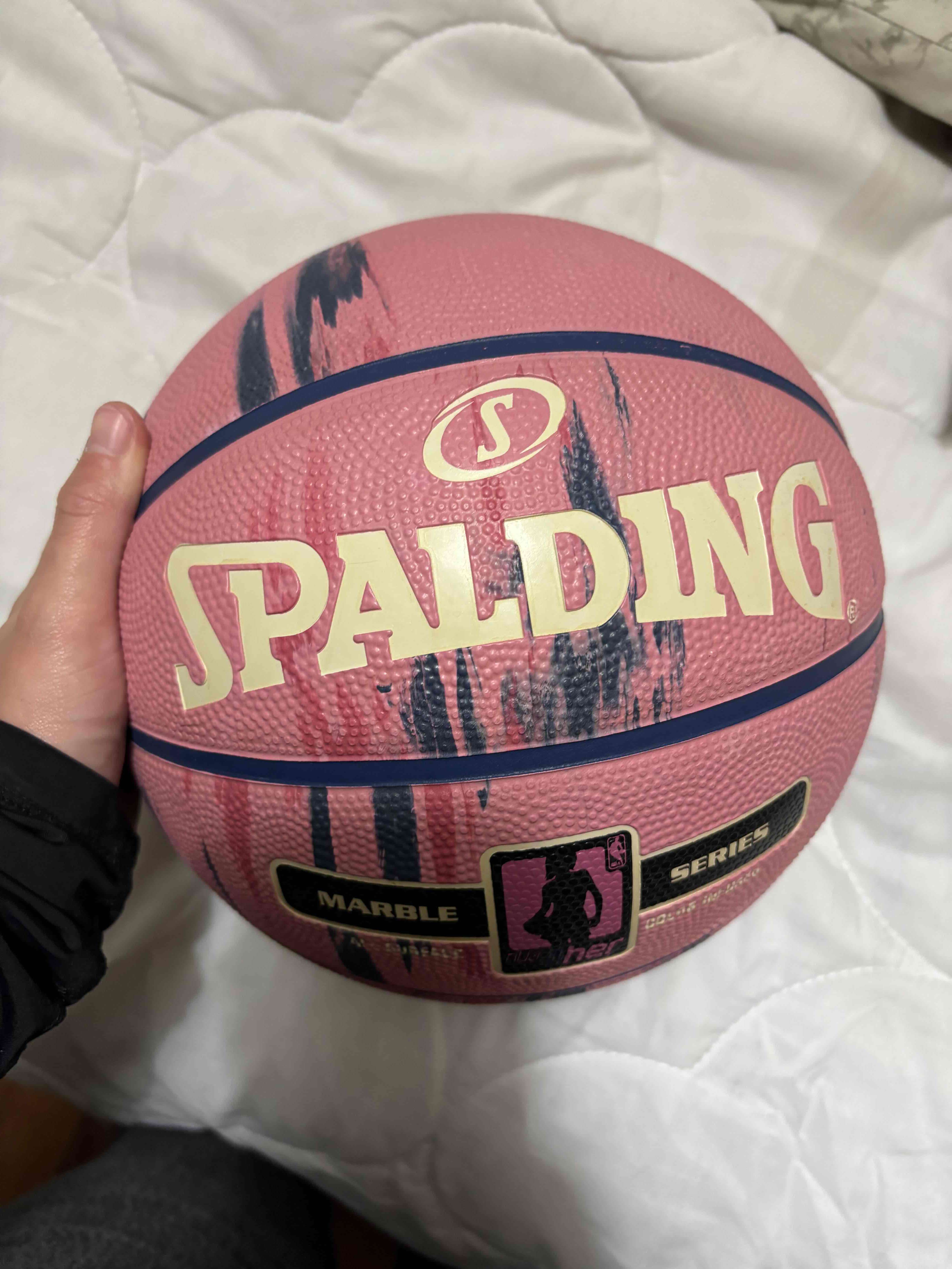 Balón de básquetbol Spalding rosa - miniatura 1