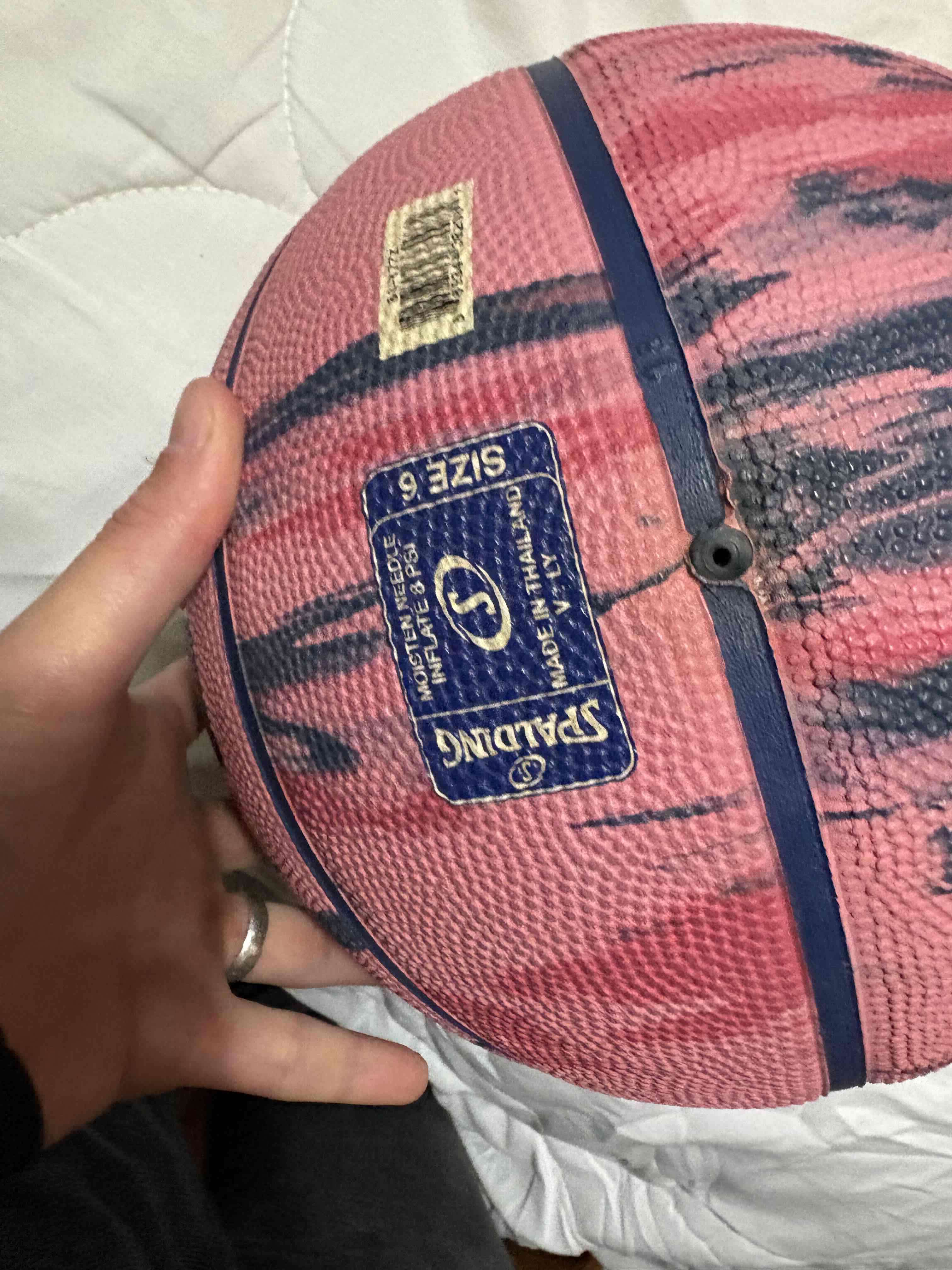 Balón de básquetbol Spalding rosa - miniatura 2