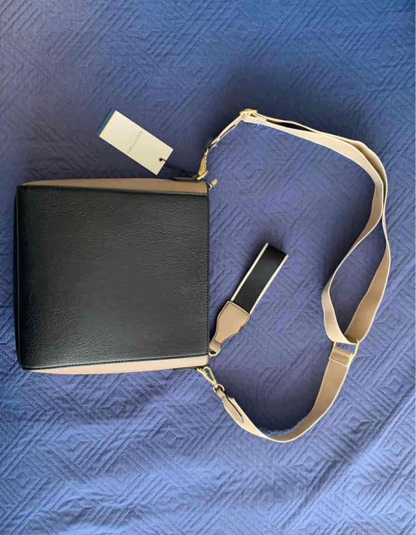 Bolso negro con detalles beige - miniatura 2