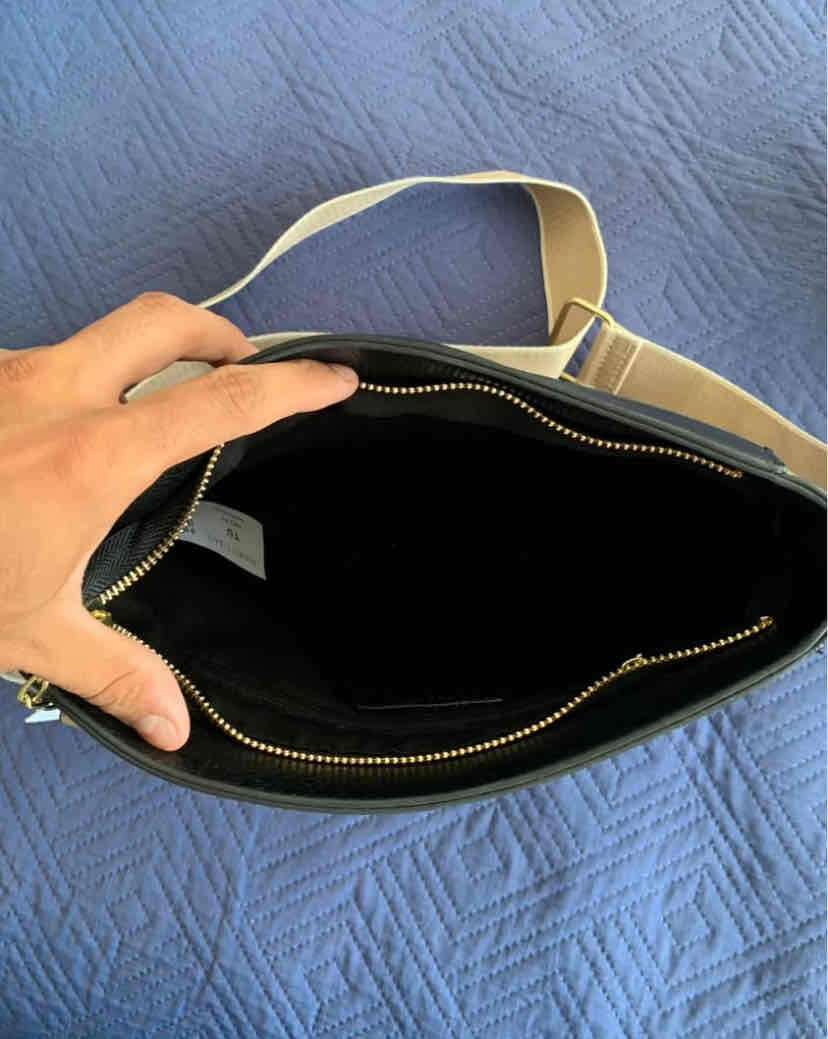 Bolso negro con detalles beige - miniatura 4