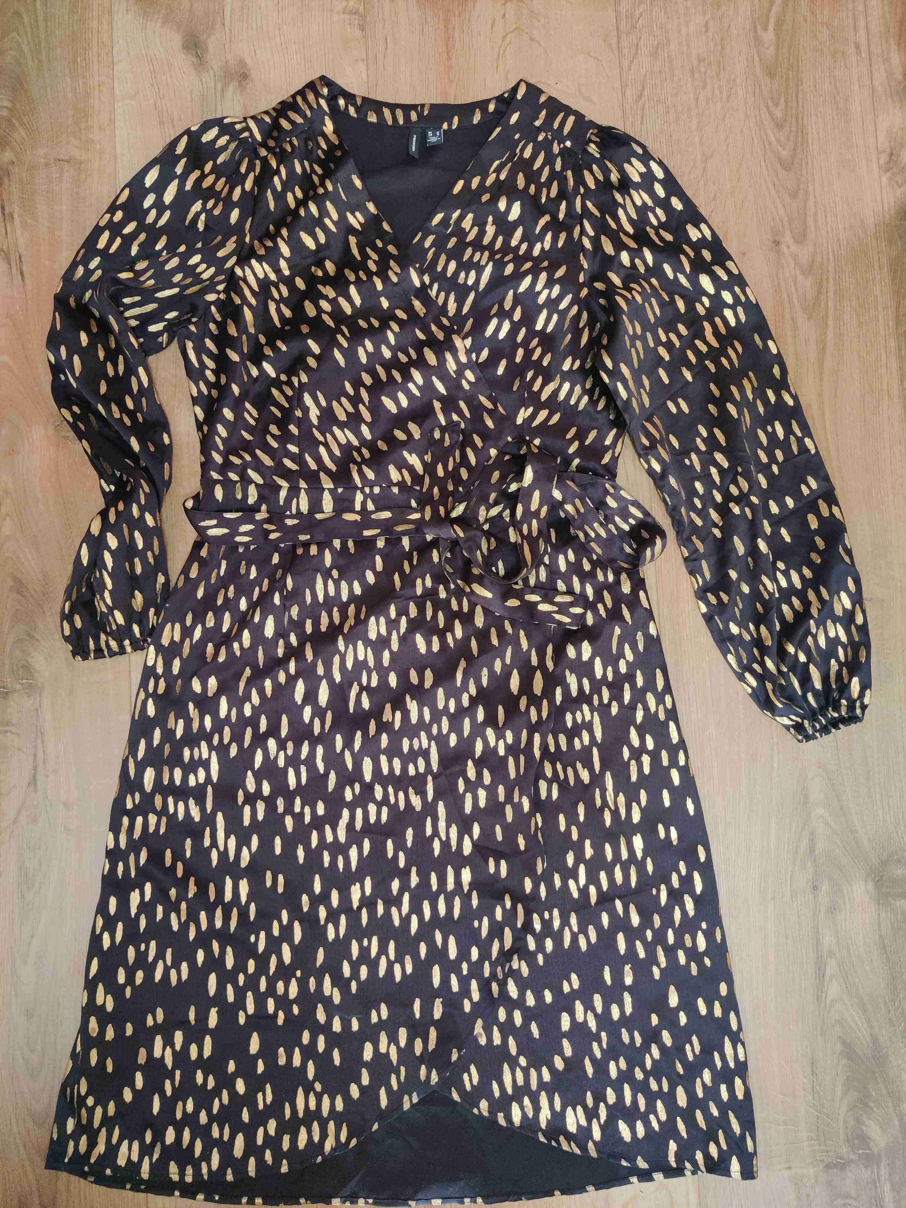 Vestido negro con dorado