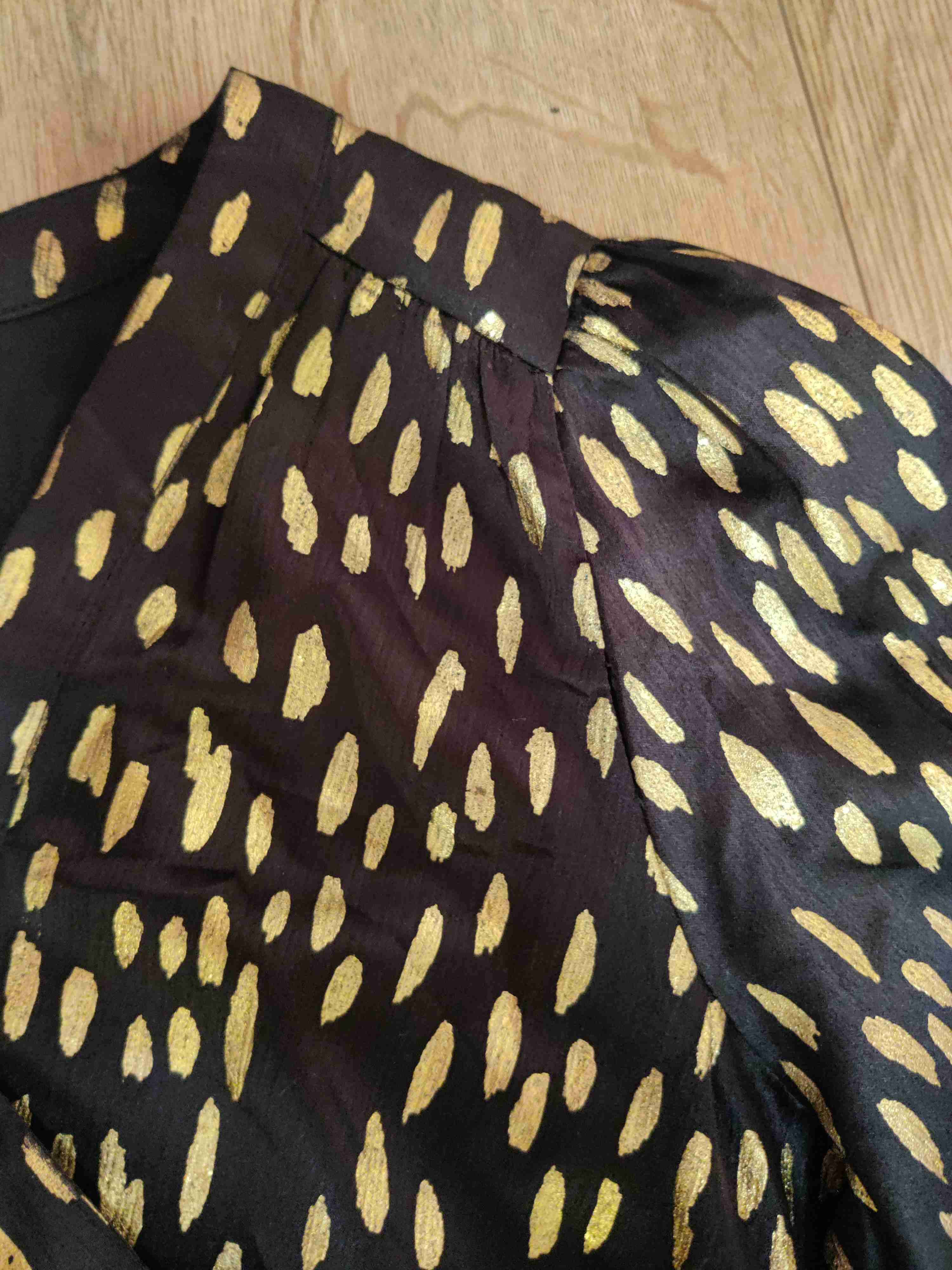 Vestido negro con dorado - miniatura 3