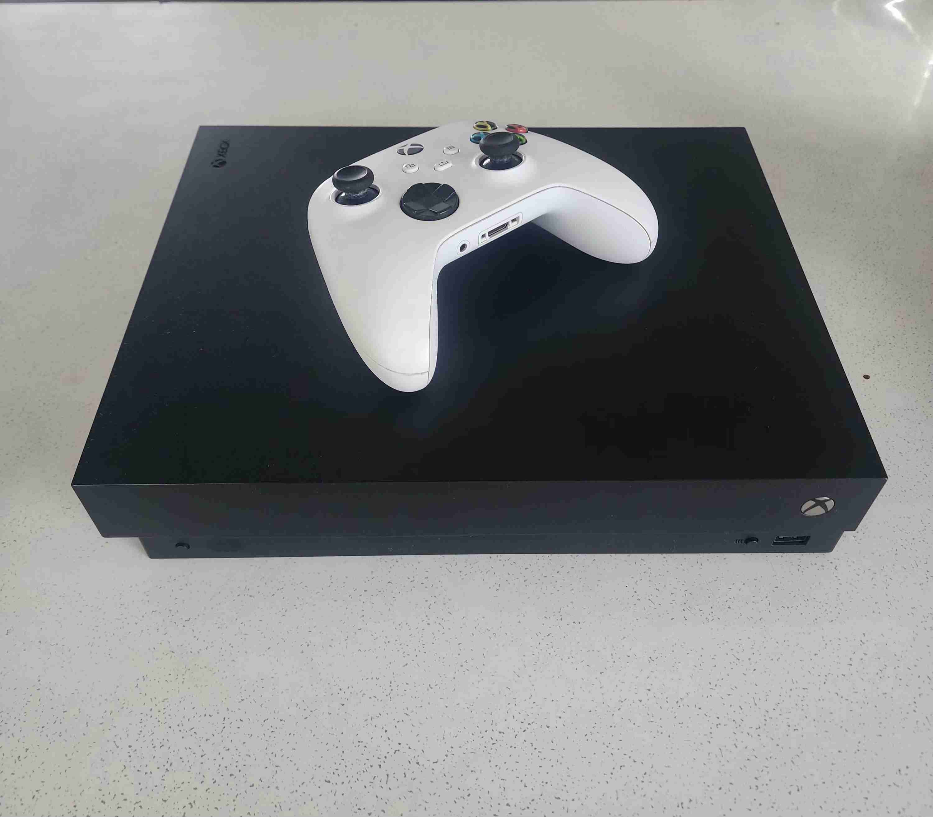 Consola Xbox con control blanco - miniatura 1