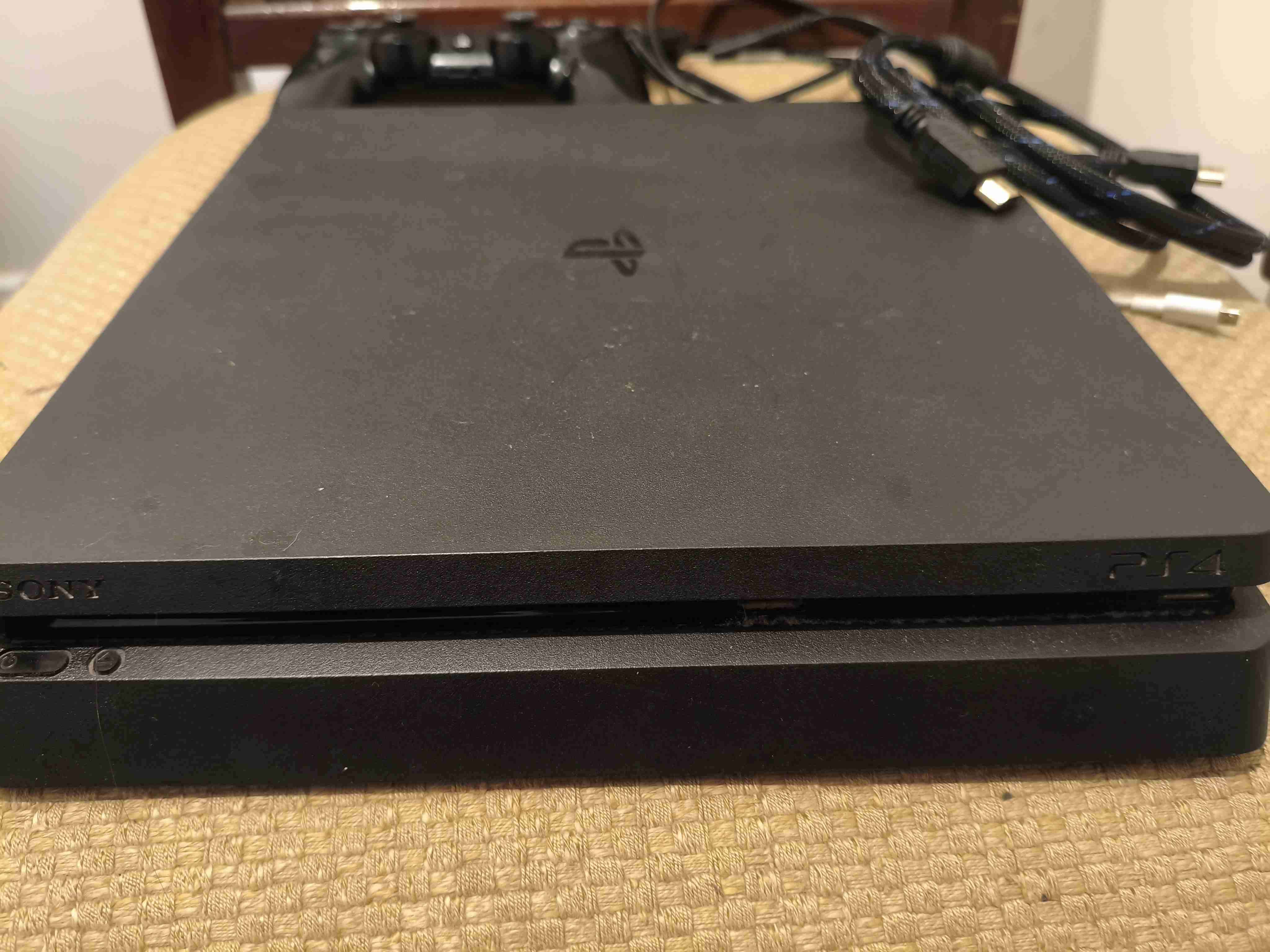 Consola PS4 con juego Spider-Man - miniatura 3