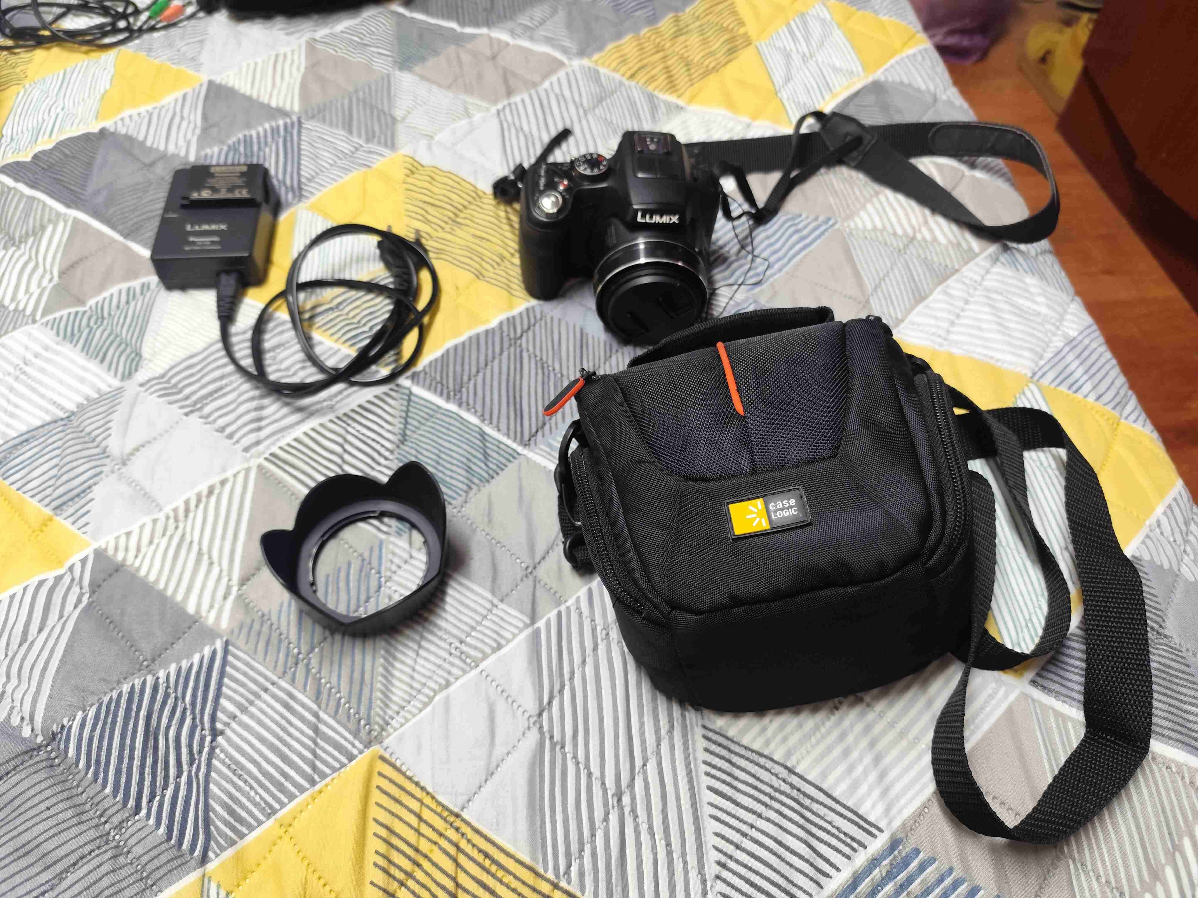 Cámara Lumix con accesorios - miniatura 1