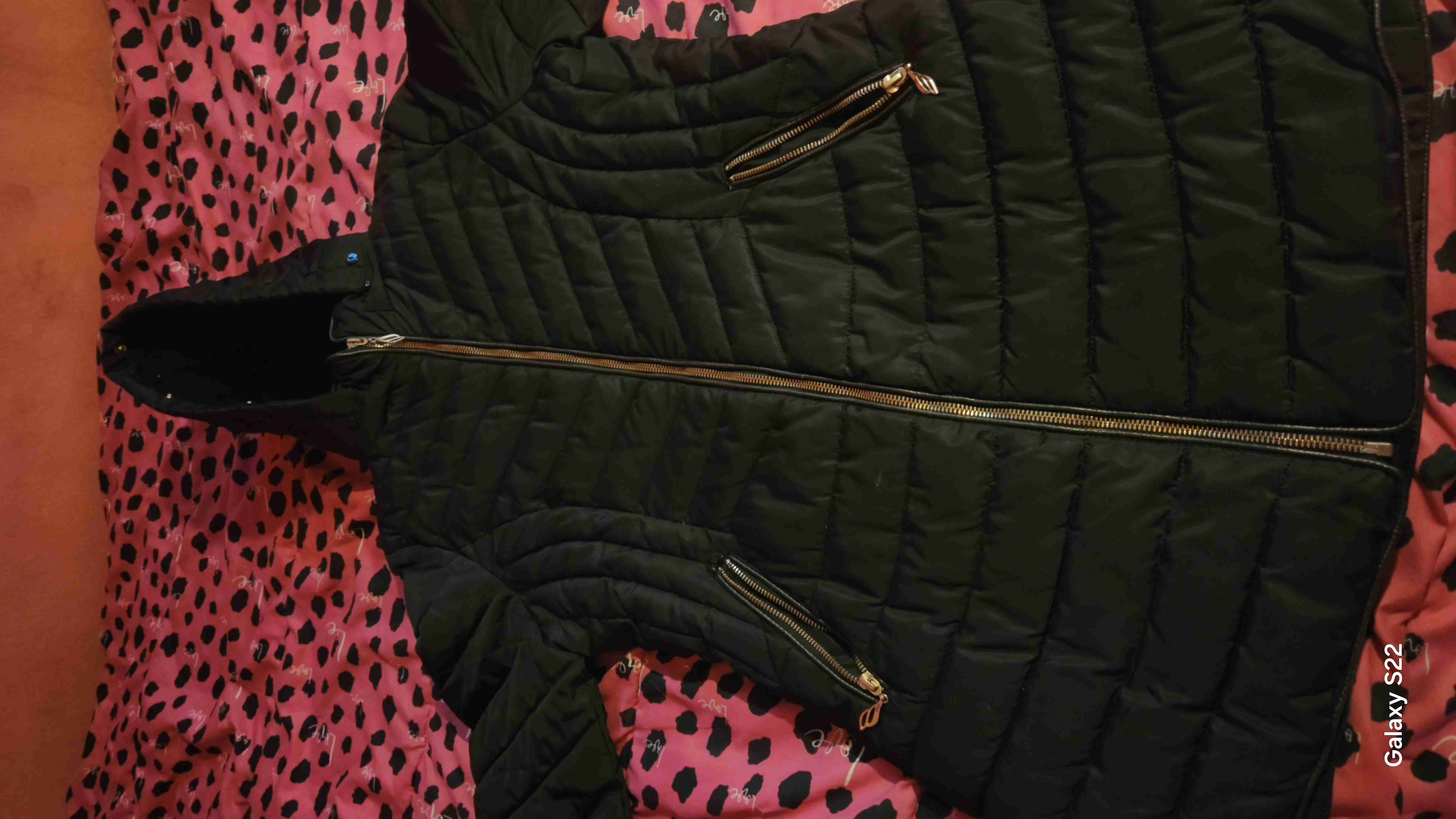 Parka negra con capucha - miniatura 3