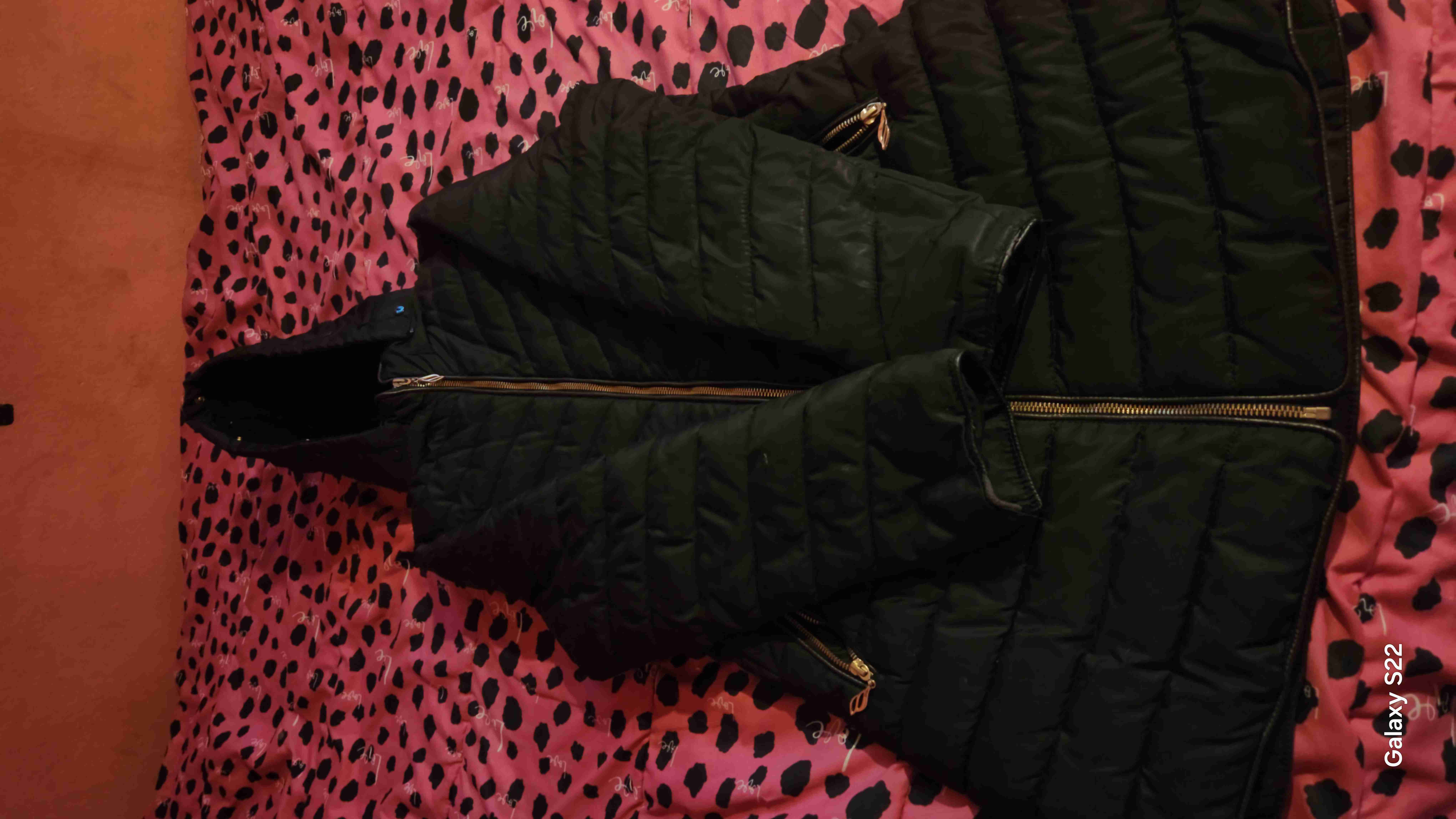 Parka negra con capucha - miniatura 4