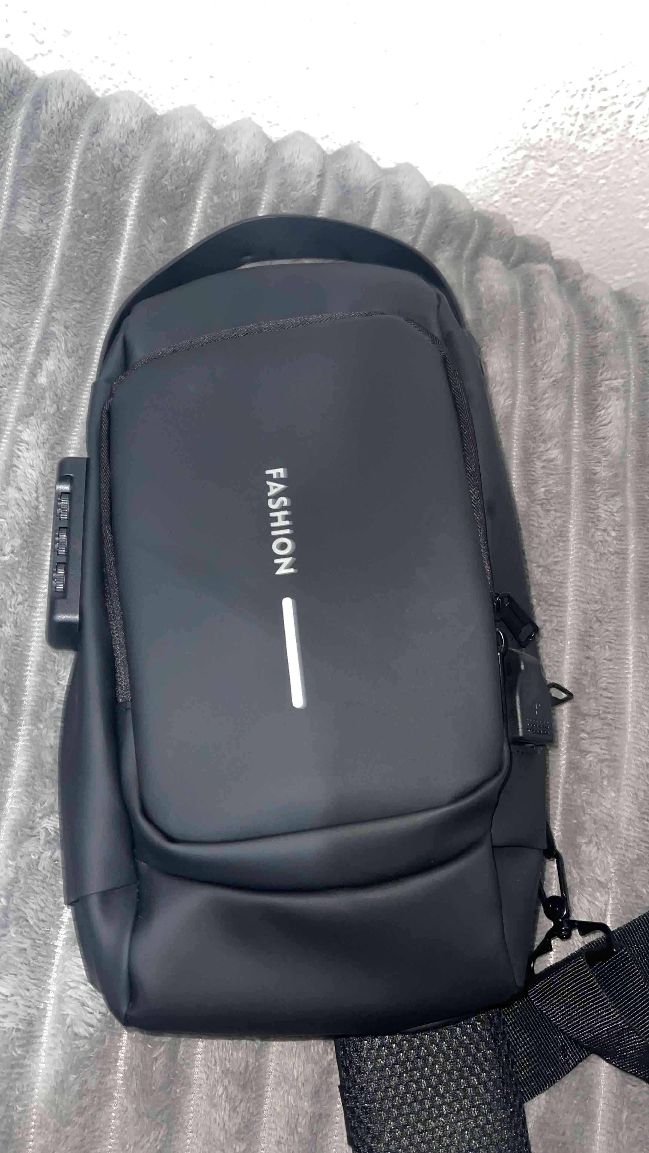 Mochila negra antirobo - miniatura 1