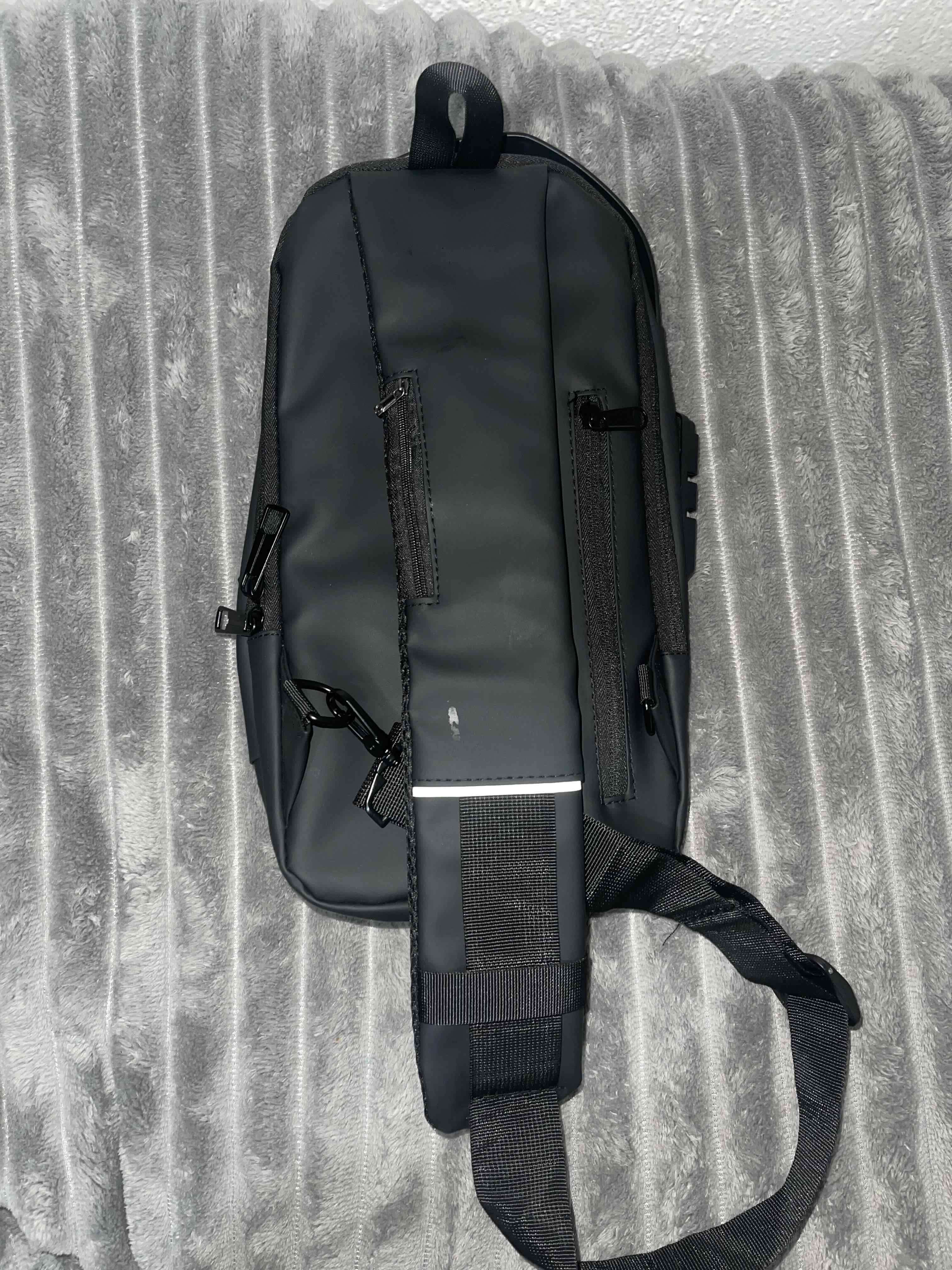 Mochila negra antirobo - miniatura 4