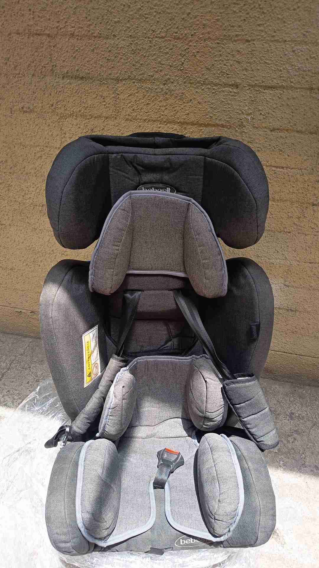 Silla de auto para bebé gris - miniatura 1
