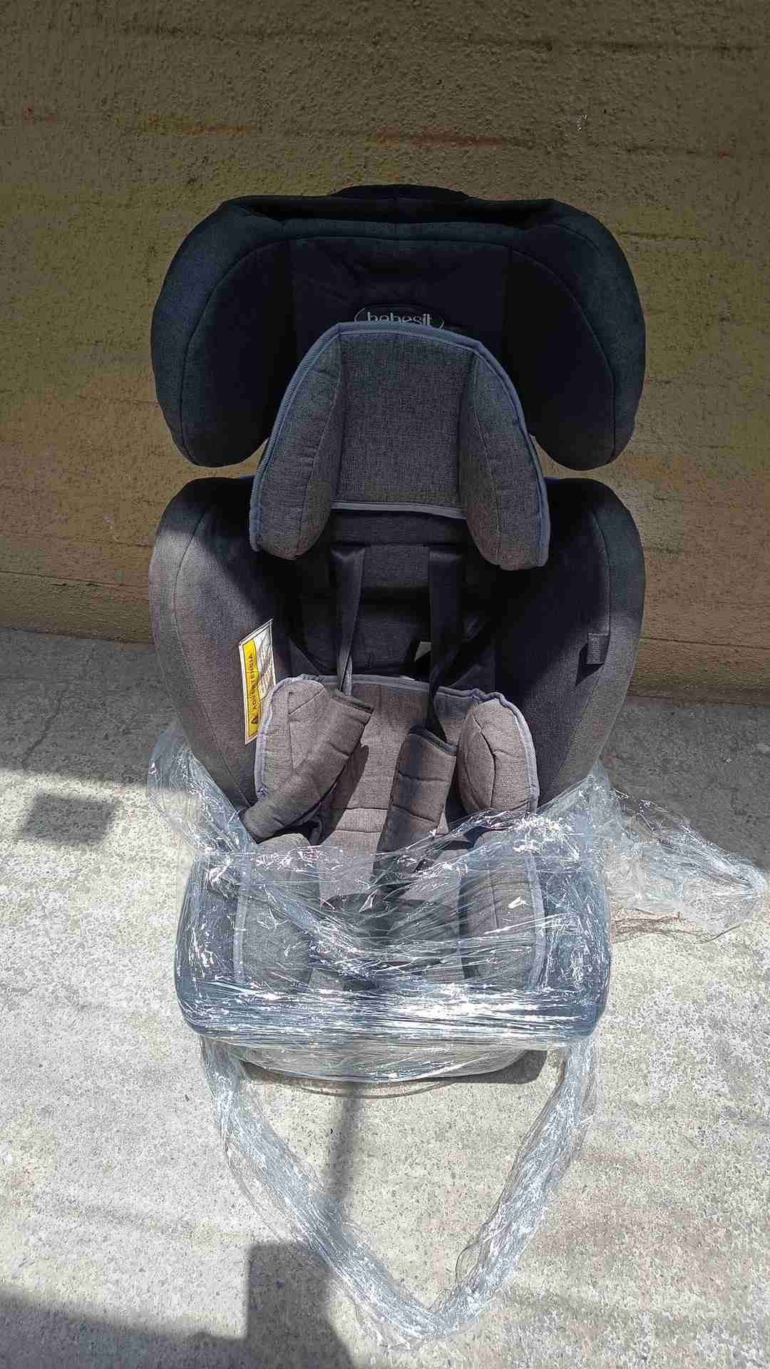 Silla de auto para bebé gris - miniatura 2