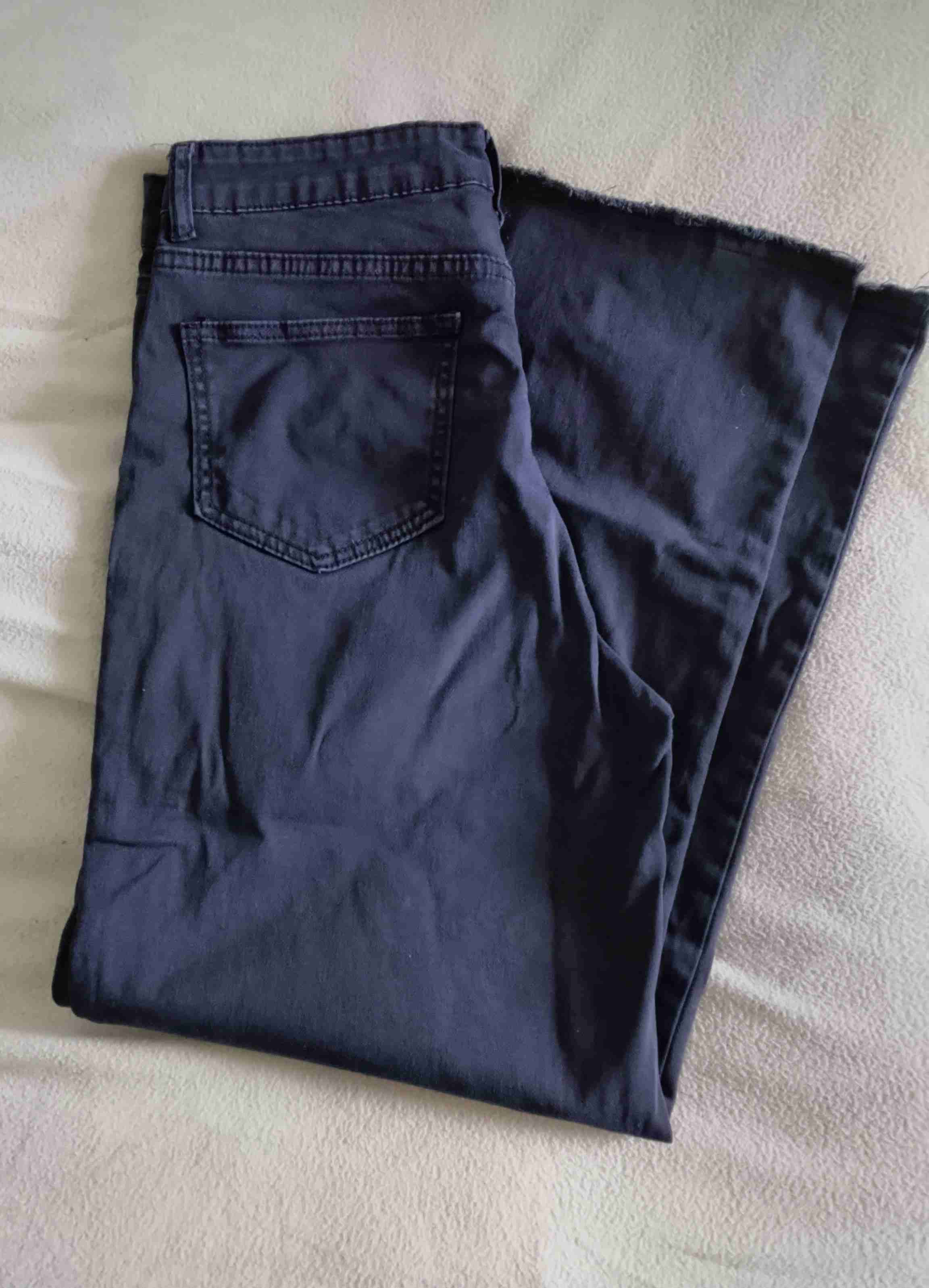 Jeans negros con rasgaduras - miniatura 3