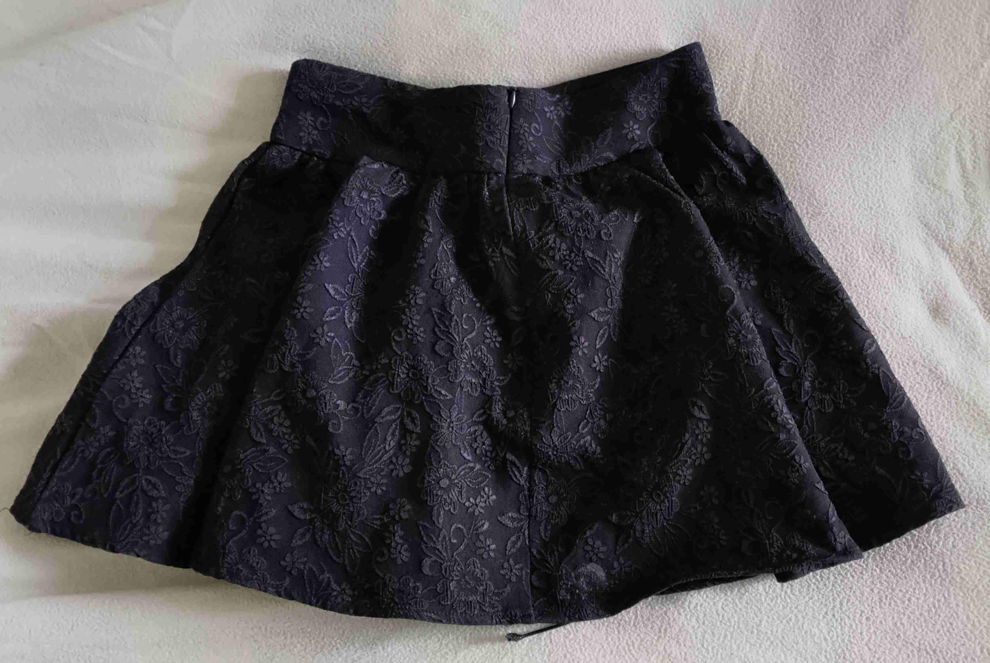 Falda gótica negra elegante con encaje - miniatura 2