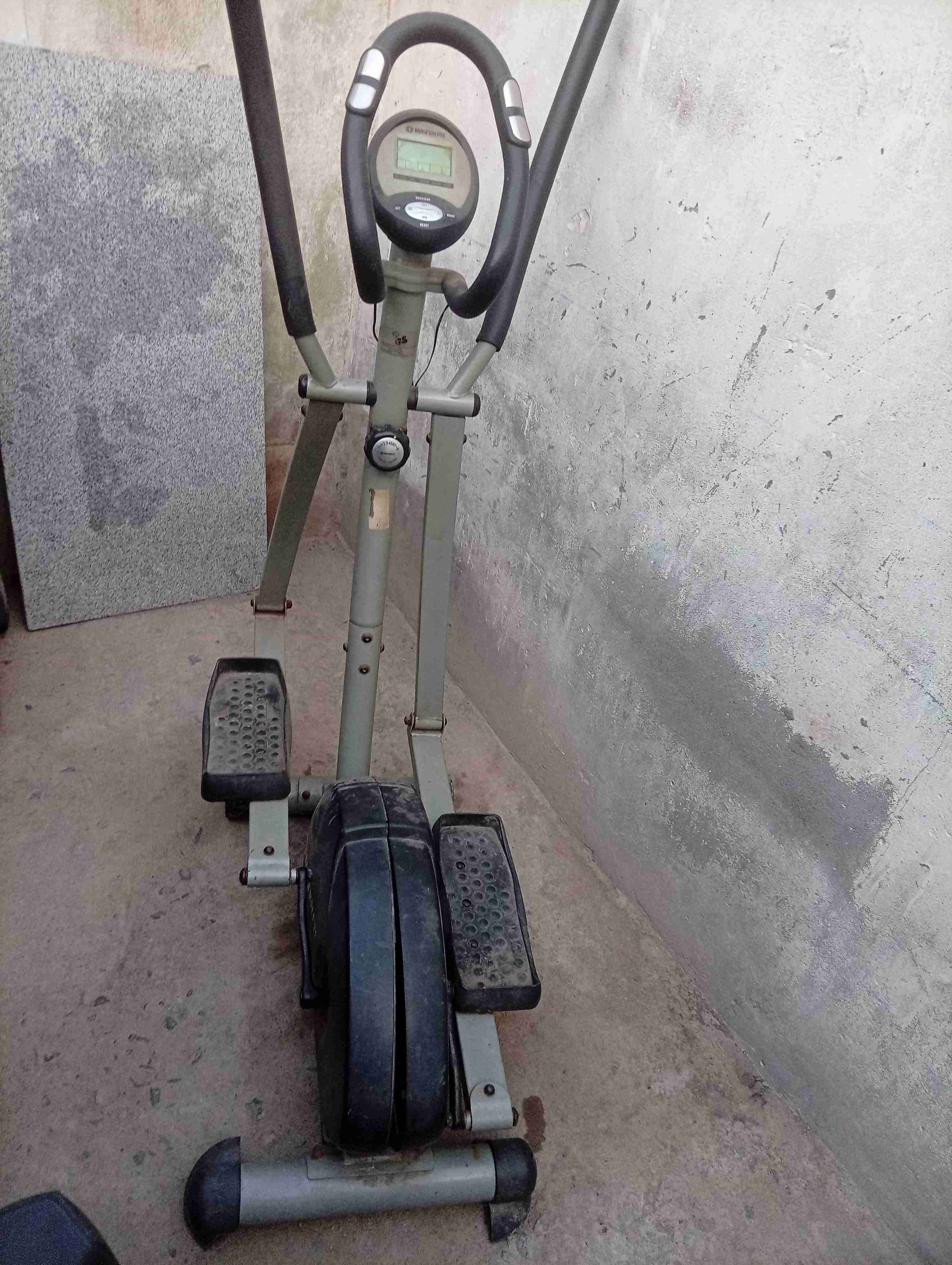 Elíptica estática usada y bicicleta - miniatura 1