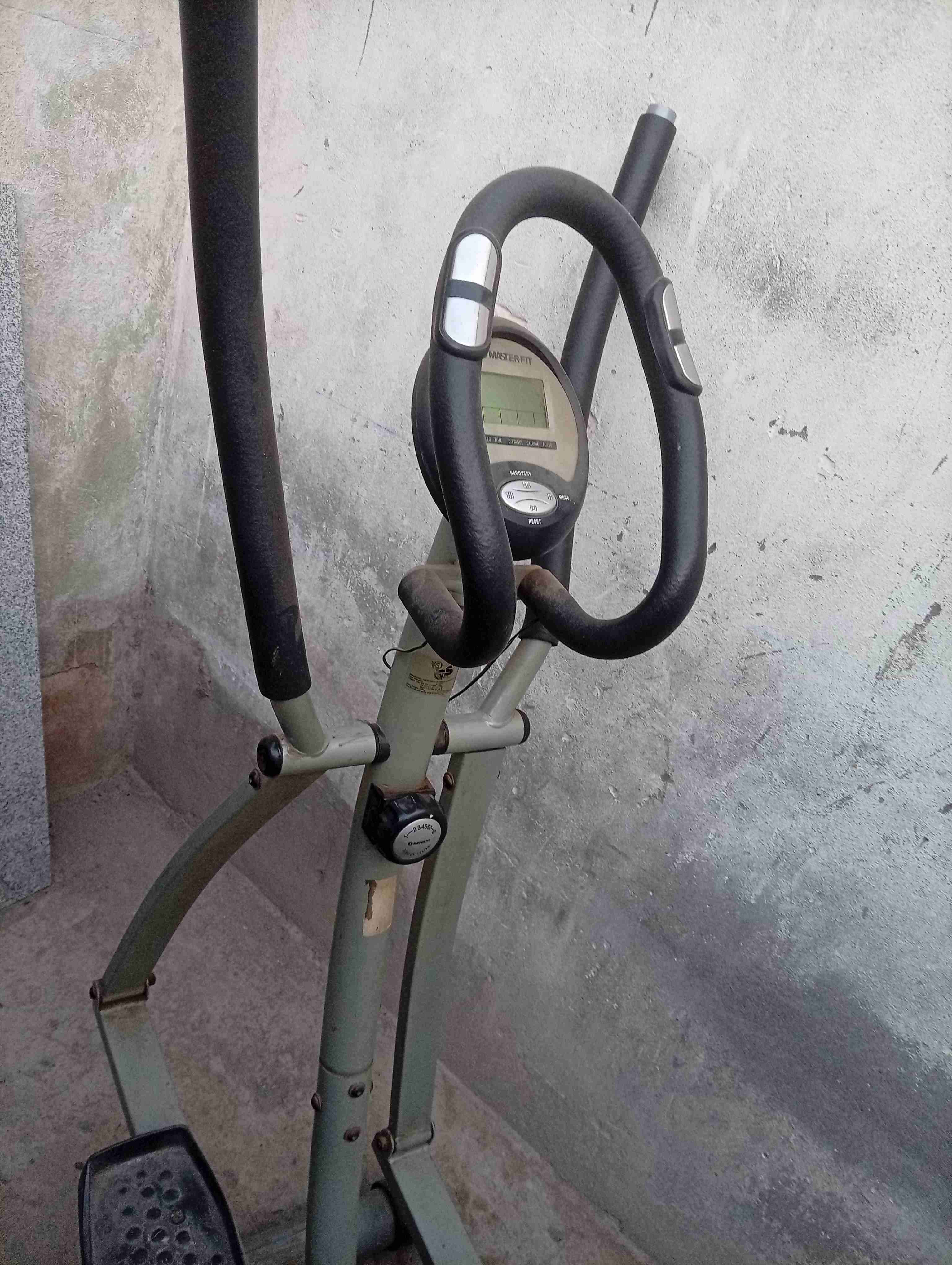 Elíptica estática usada y bicicleta - miniatura 2