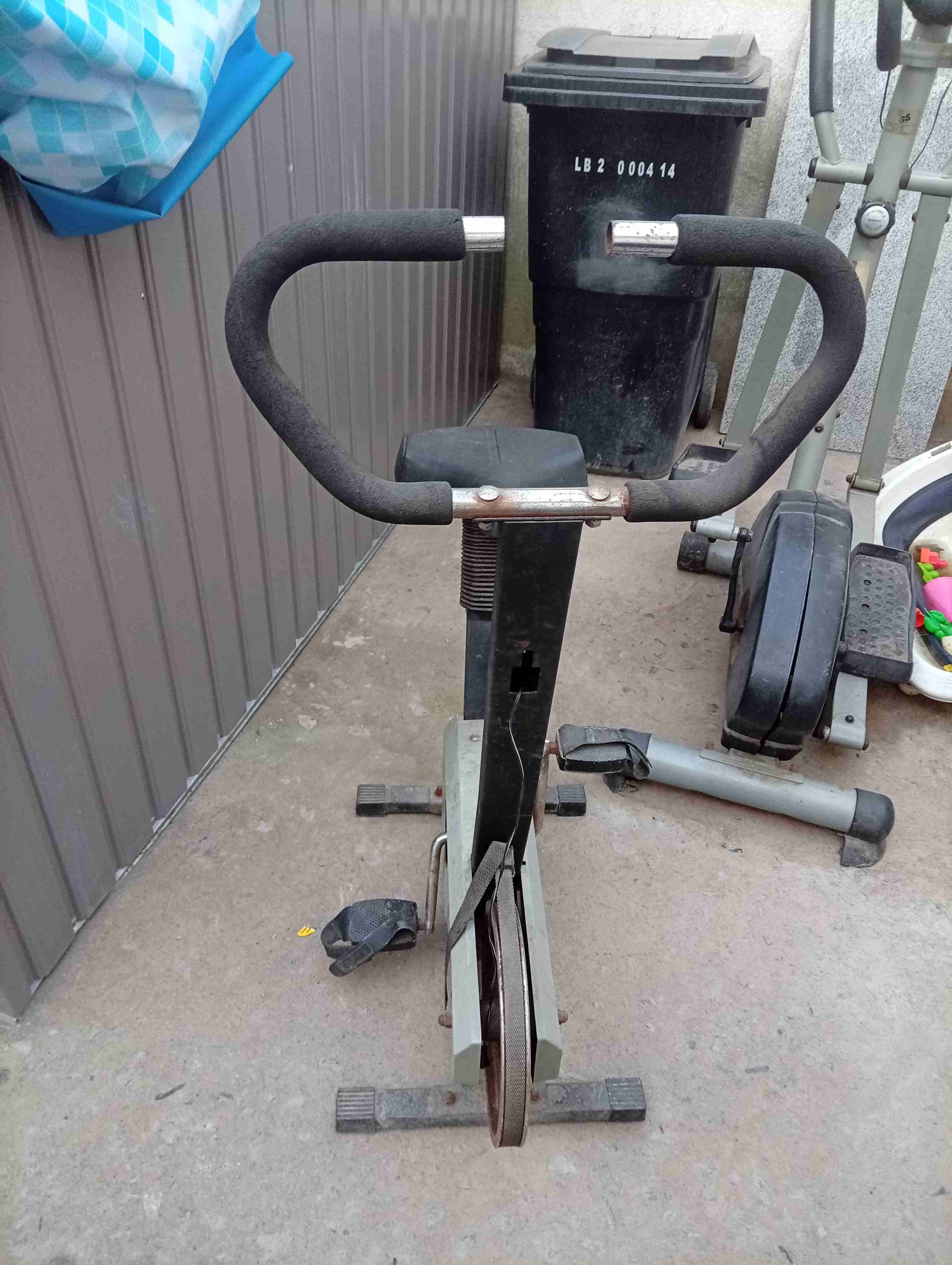 Elíptica estática usada y bicicleta - miniatura 5