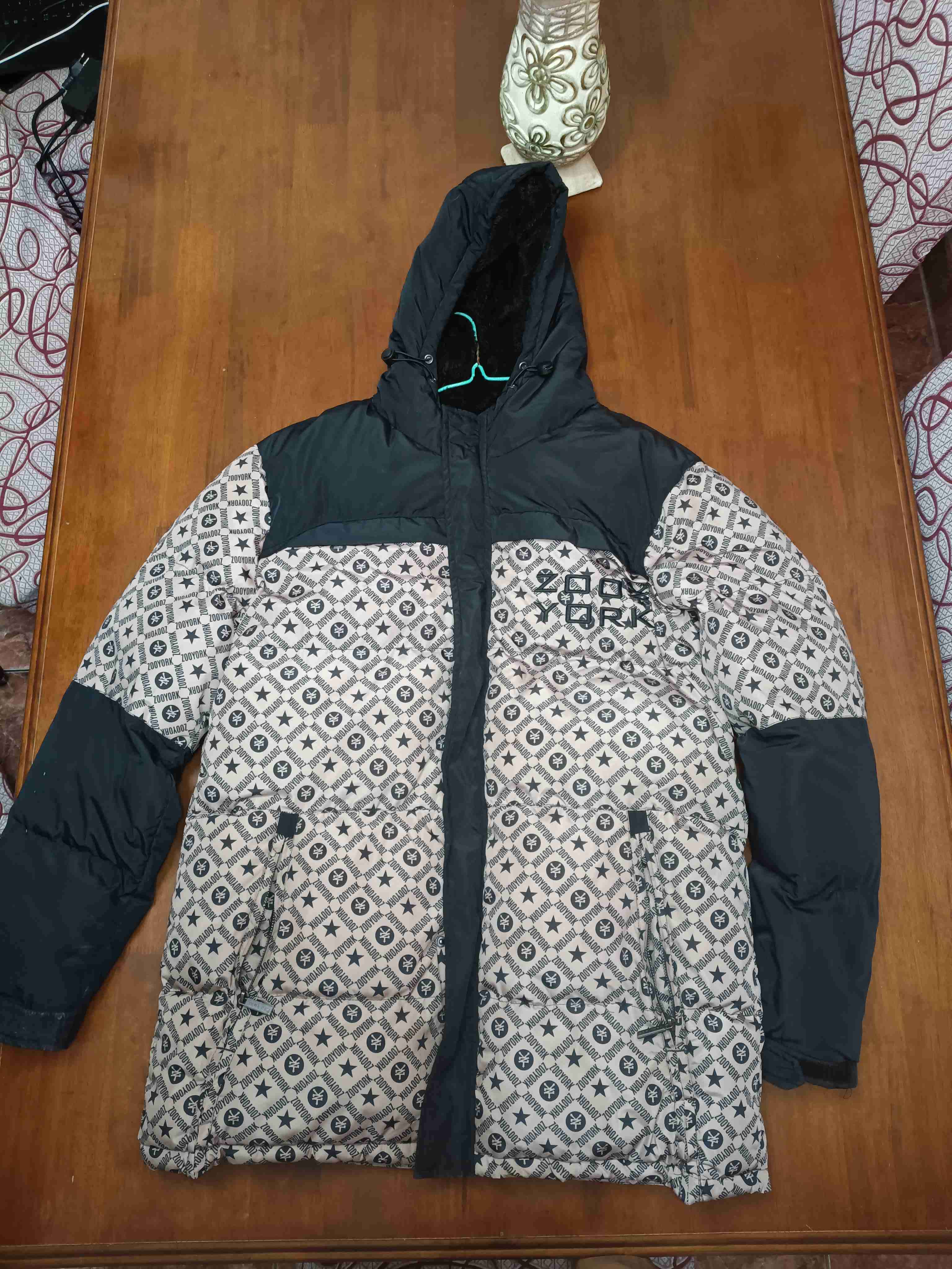 Parka acolchada con capucha - miniatura 4