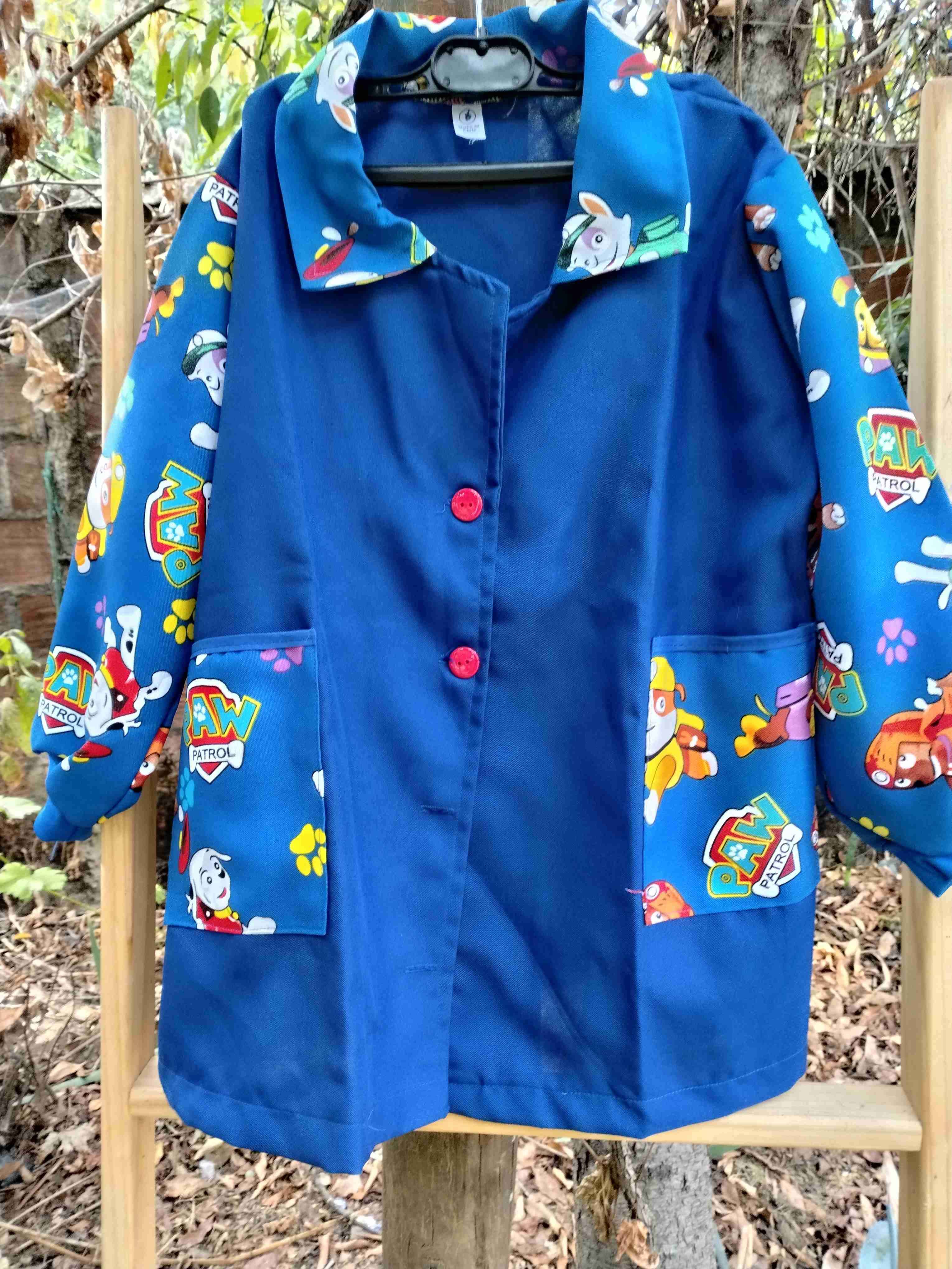 Delantal verde infantil con estampado - miniatura 2