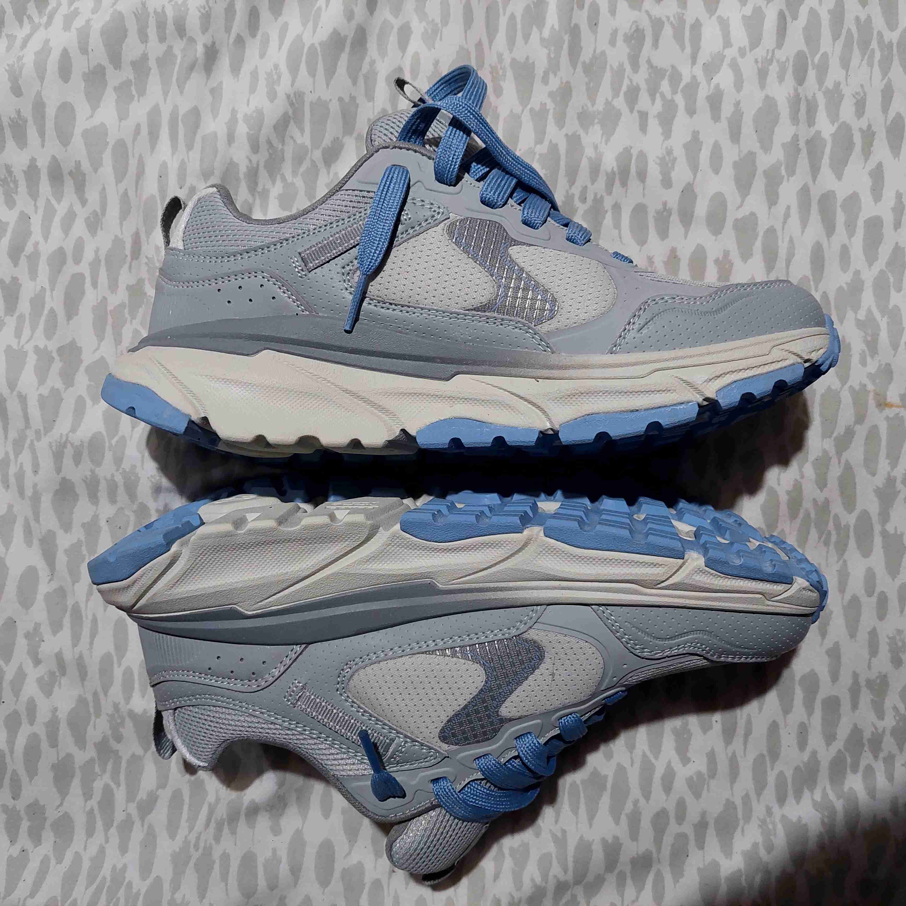 Zapatillas deportivas grises con azul - miniatura 4