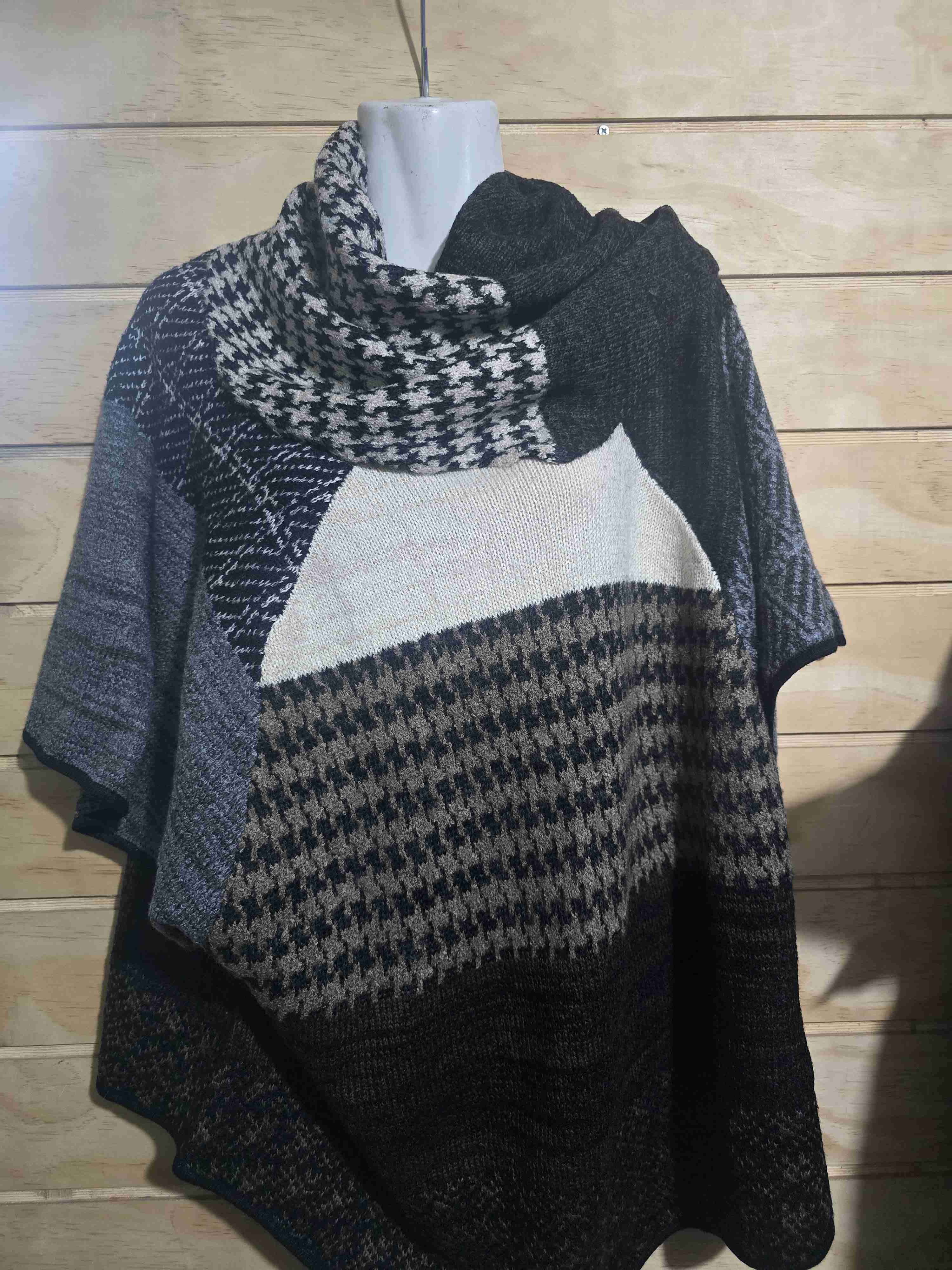 Poncho de lana en tonos oscuros - miniatura 2