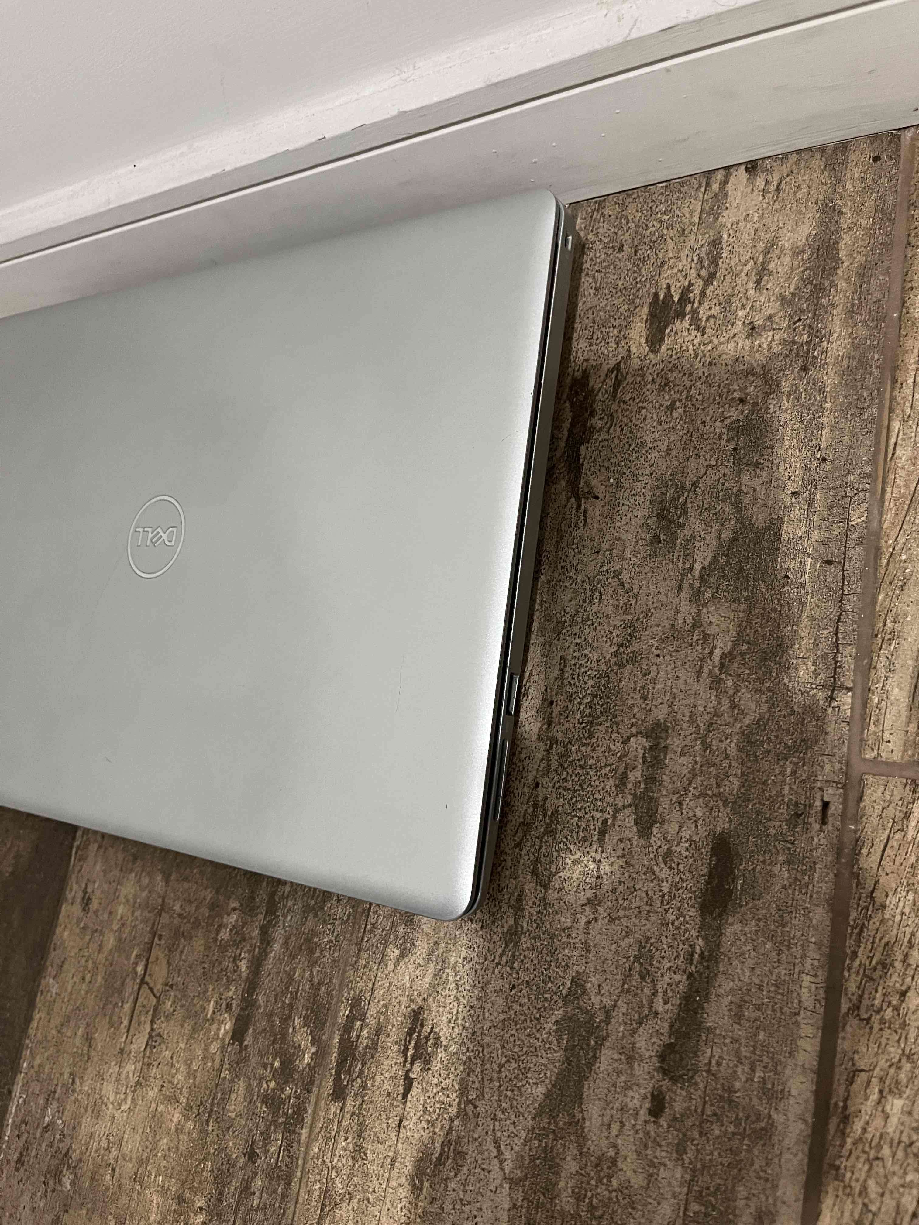 Laptop Dell Inspiron 3481 - miniatura 3