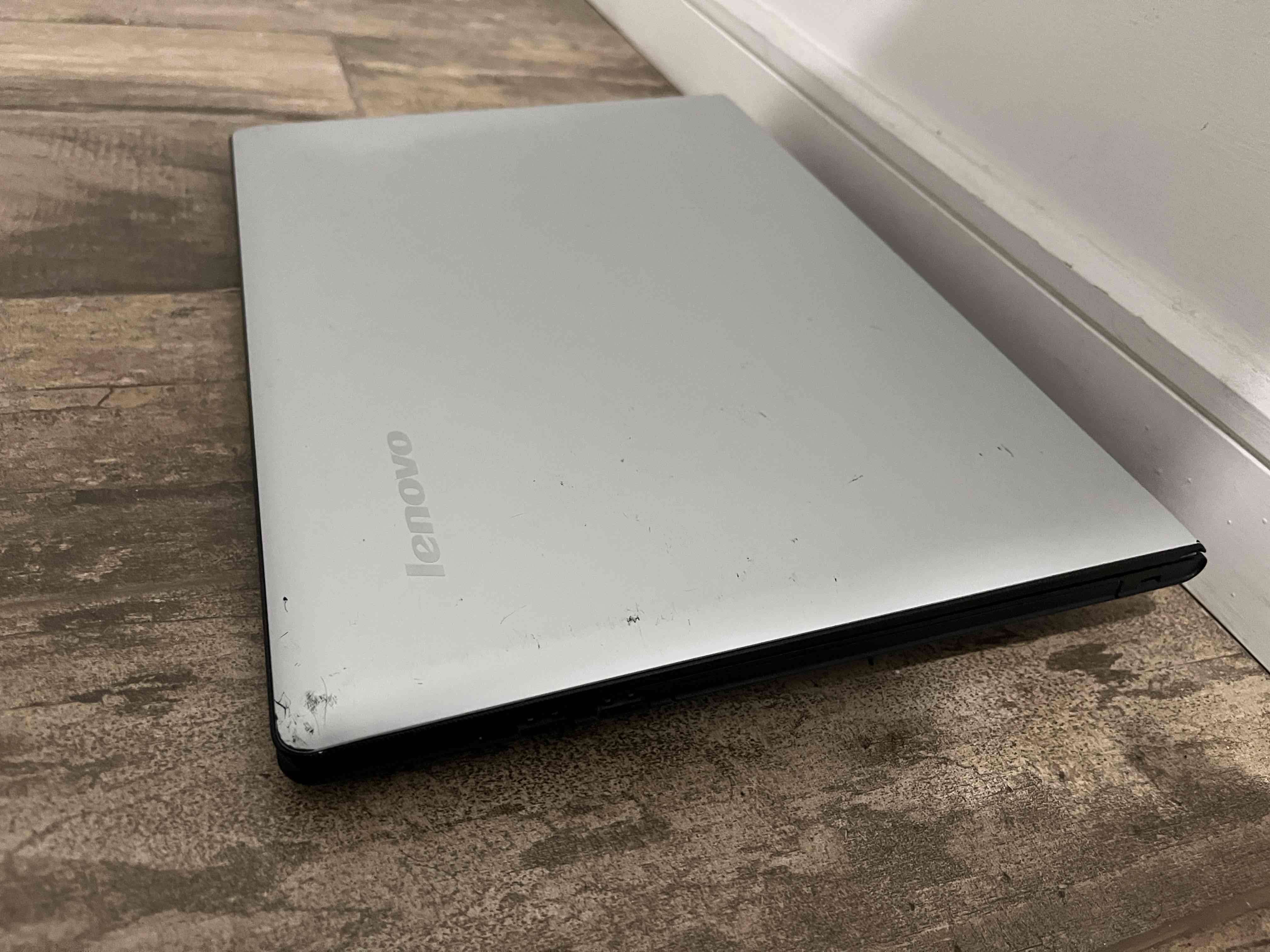 Notebook Lenovo IdeaPad 300 - miniatura 3