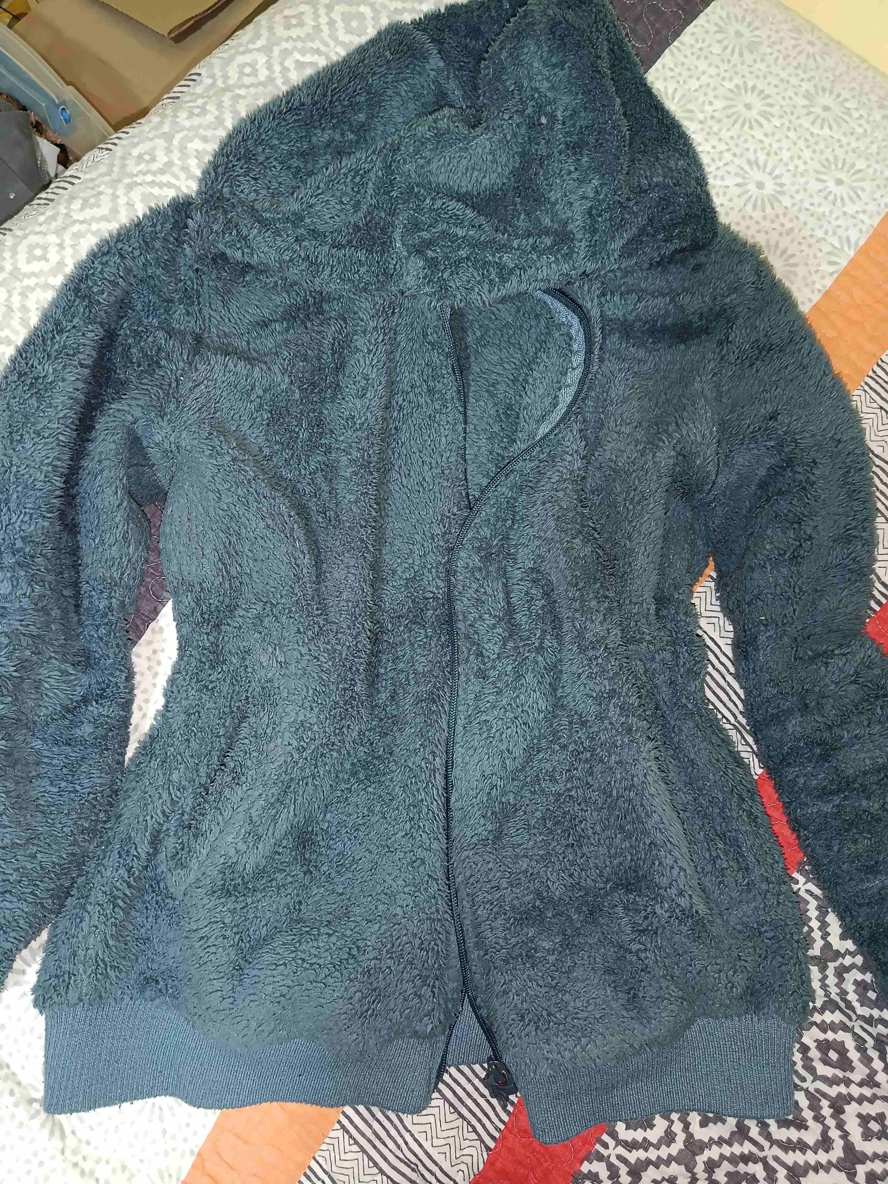 Chaqueta peluda con capucha. - miniatura 1