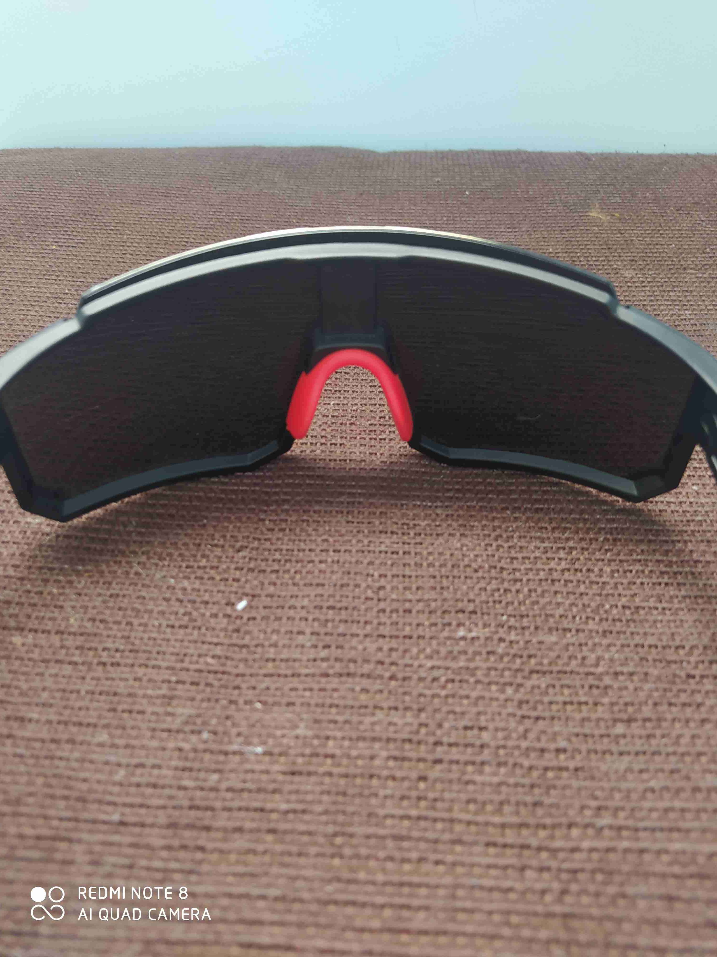 Gafas de sol deportivas negras - miniatura 3