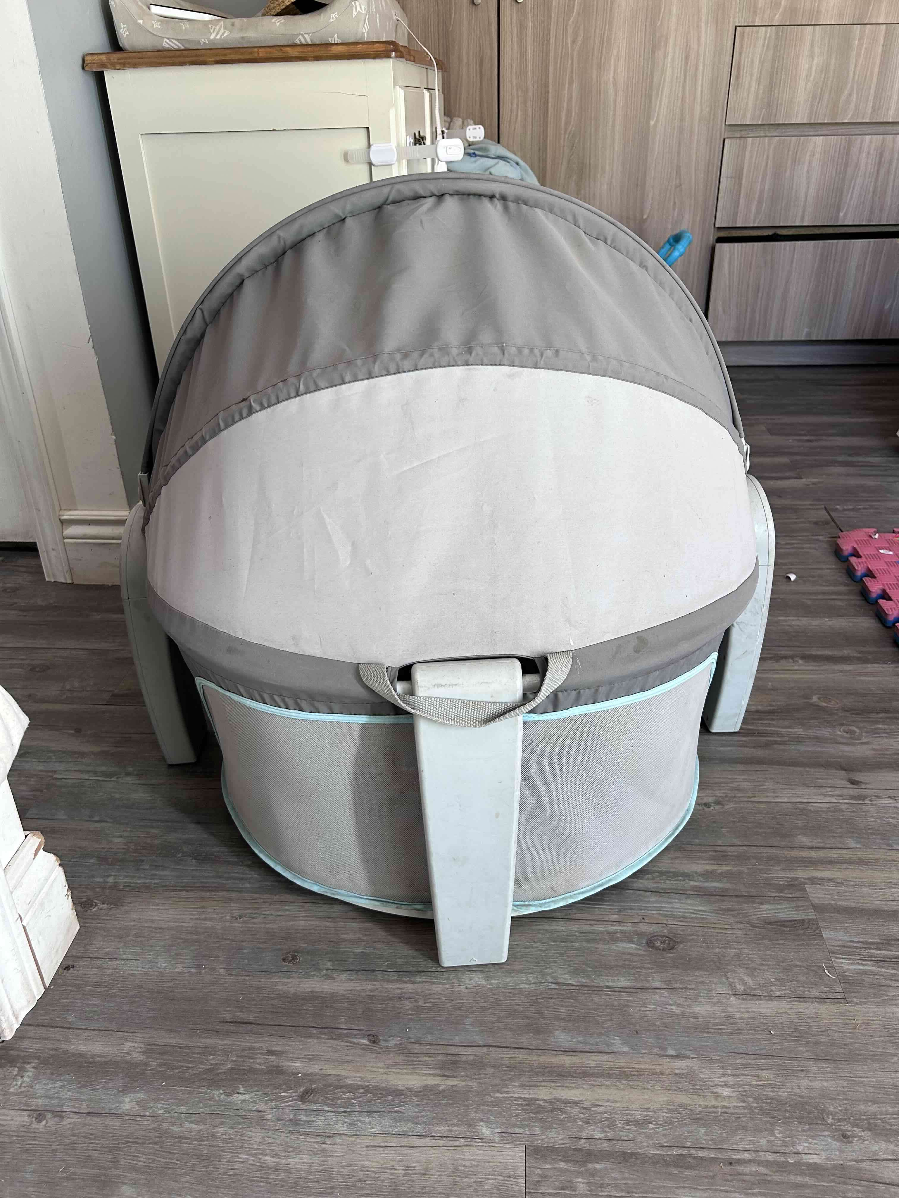 Corral para bebé con juguetes - miniatura 2