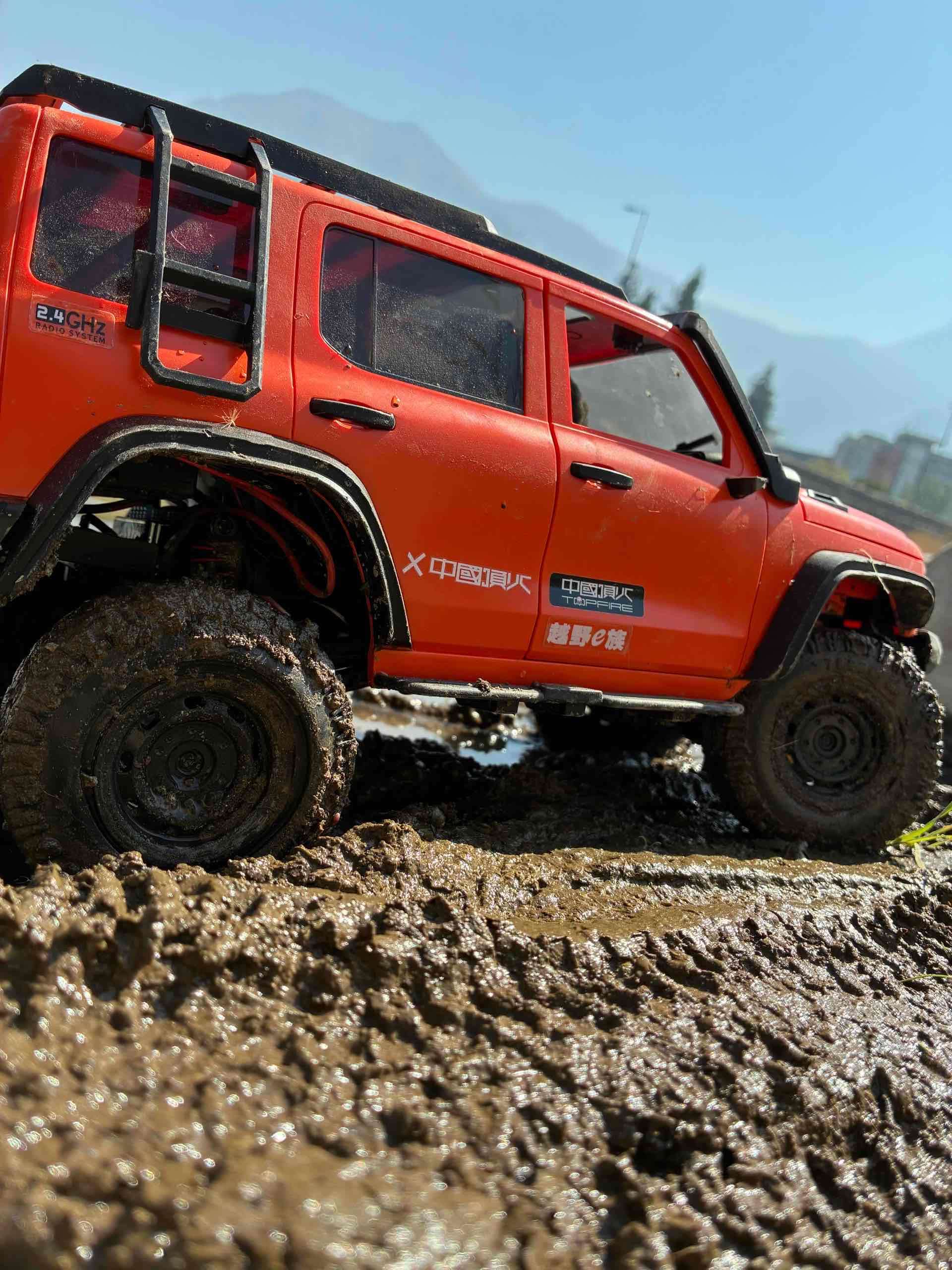Jeep RC rojo todoterreno - miniatura 2
