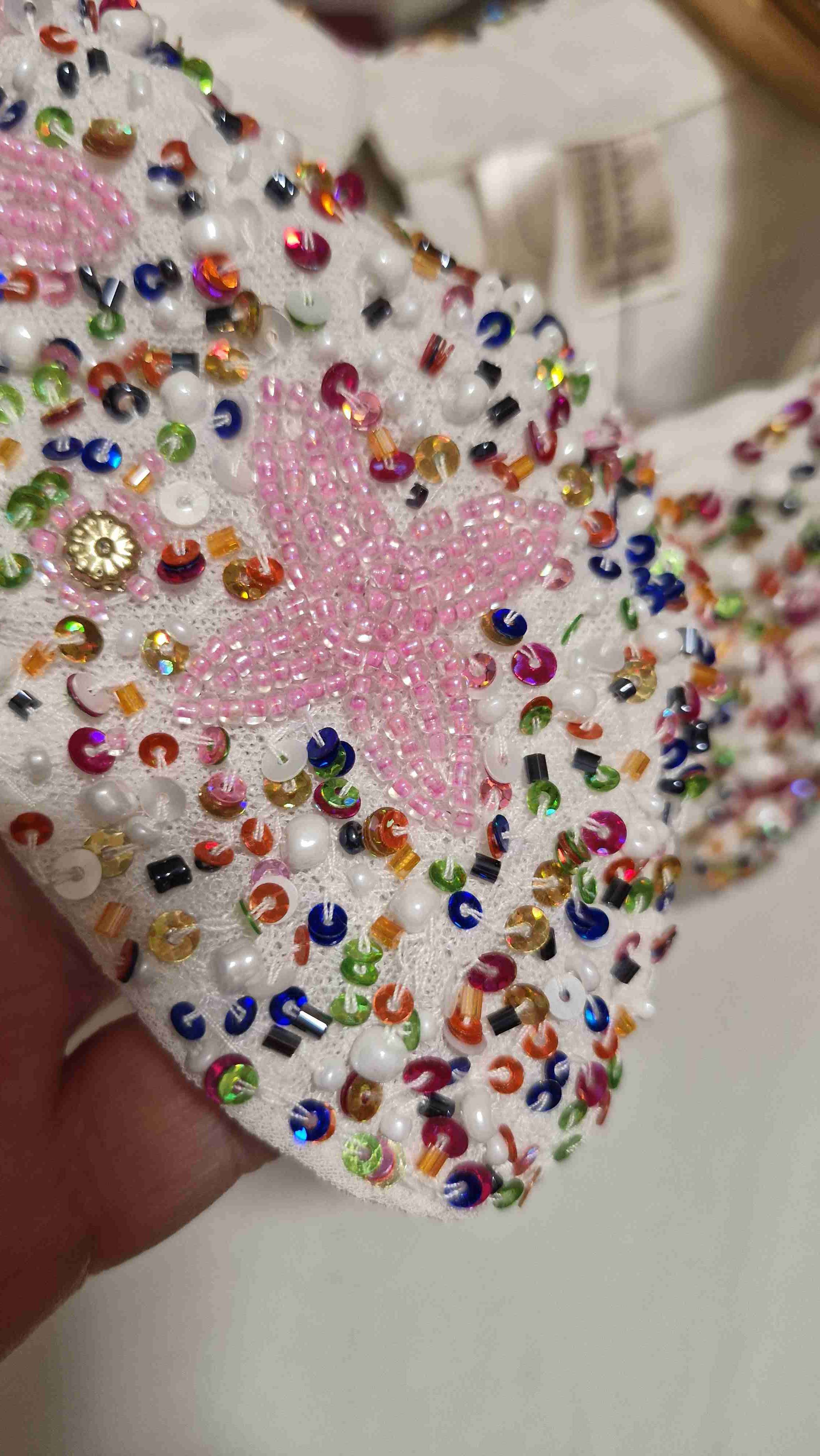 Blusa blanca con cuello bordado - miniatura 3