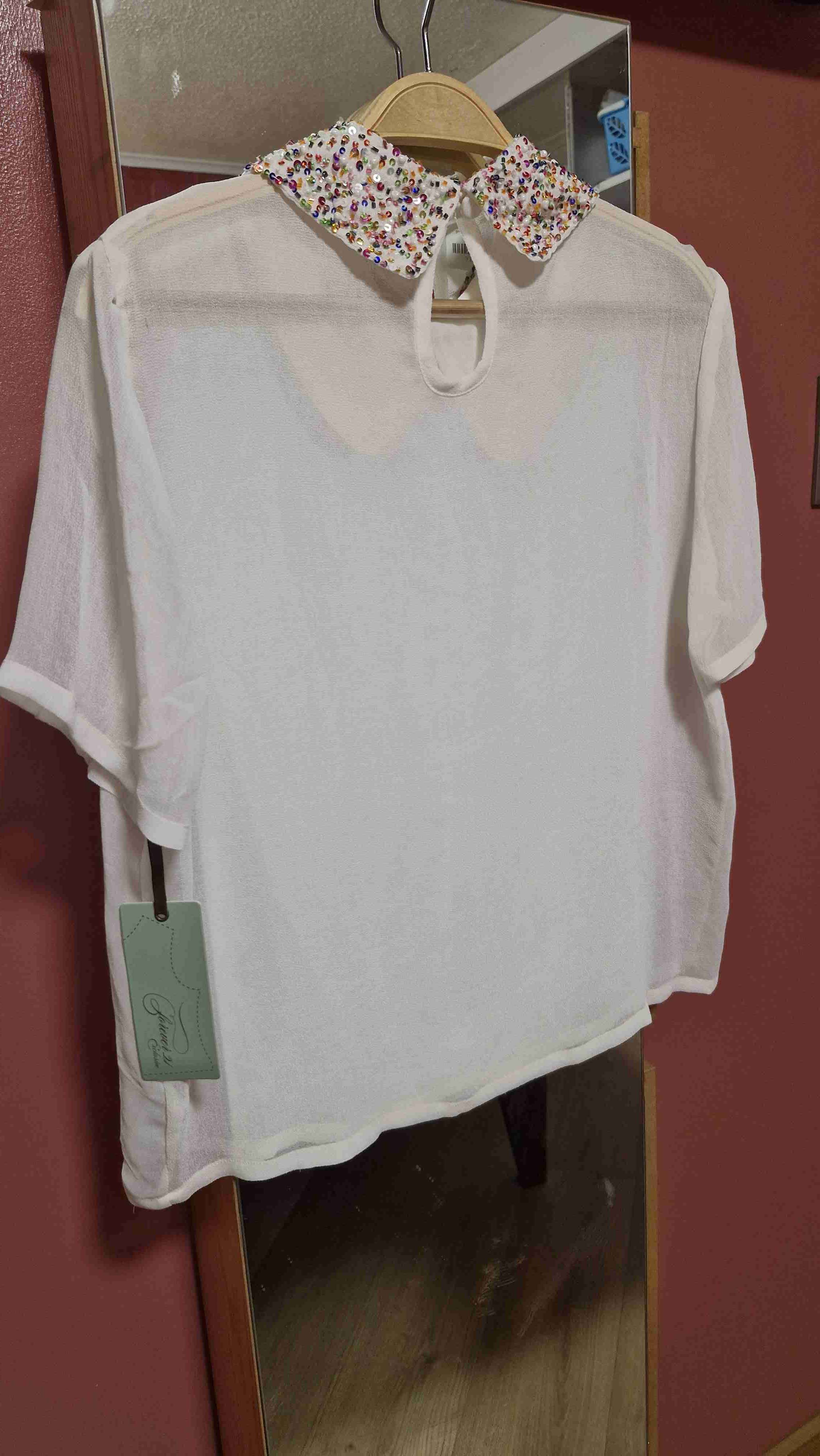 Blusa blanca con cuello bordado - miniatura 5