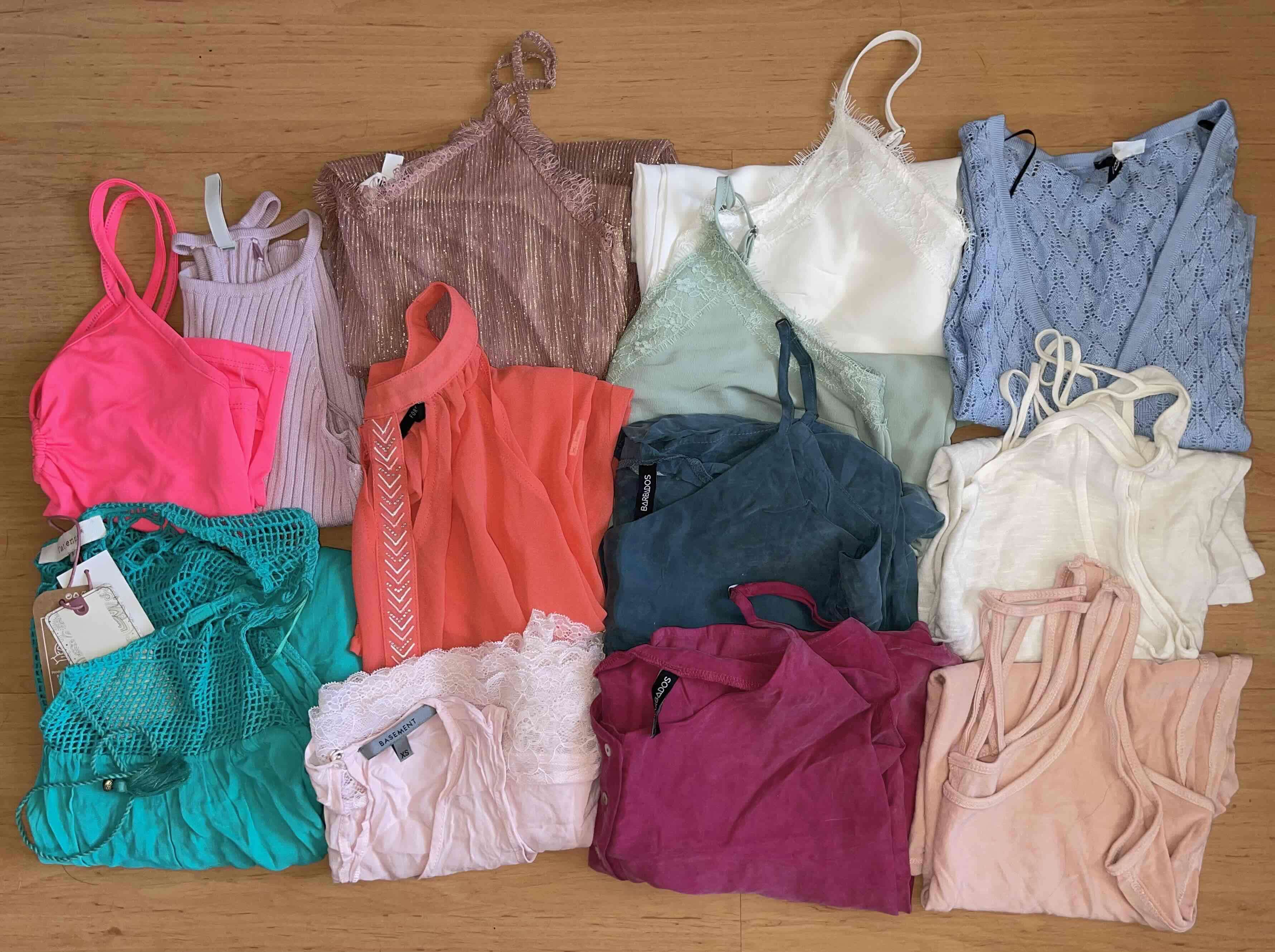 Lote de 14 tops y poleras variados mujer - miniatura 1