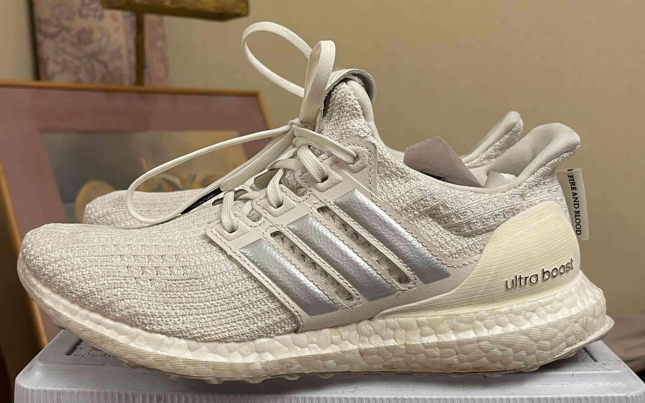 Zapatillas ultra boost edición GOT - miniatura 4
