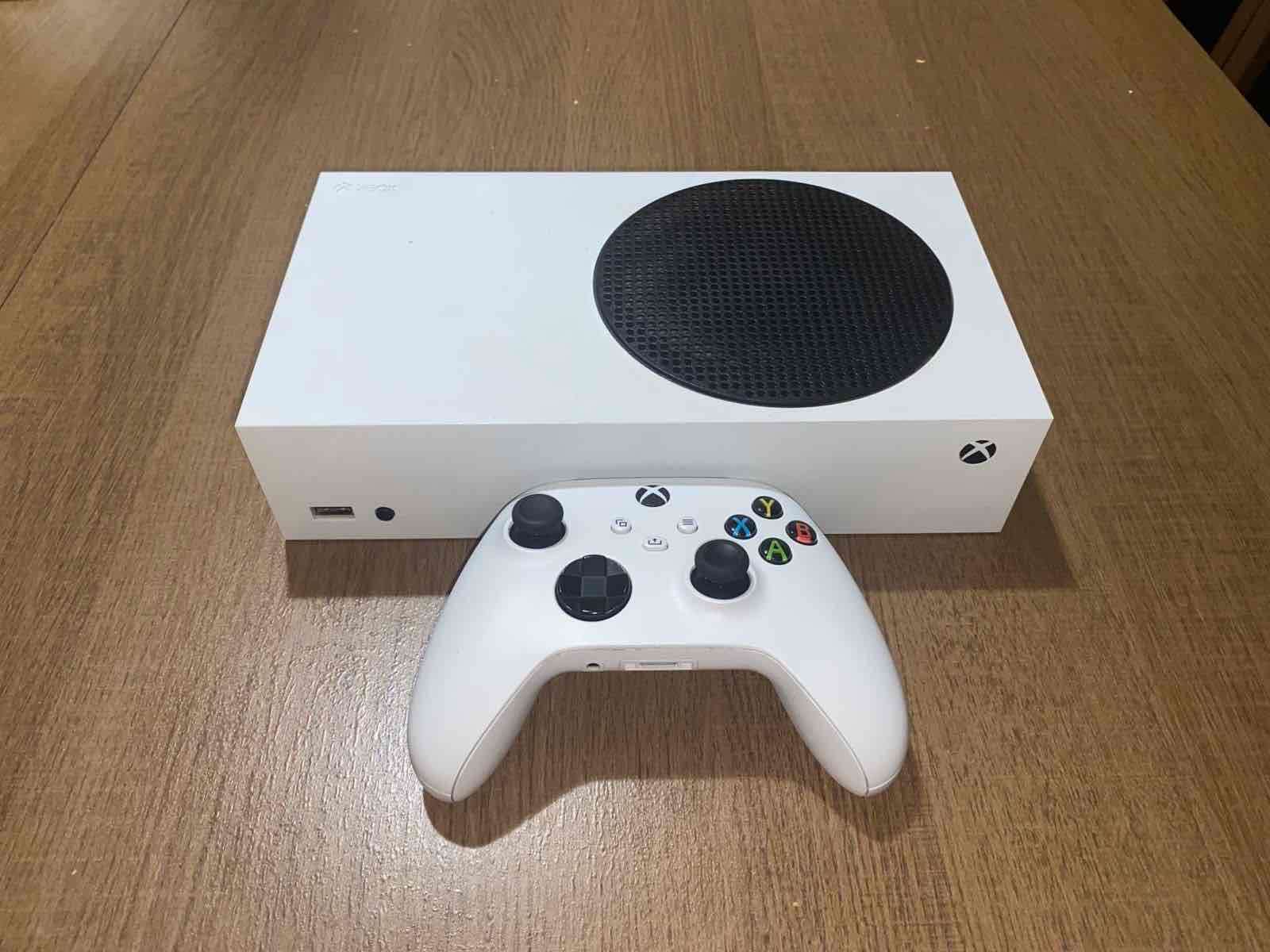 Consola Xbox Series S con control